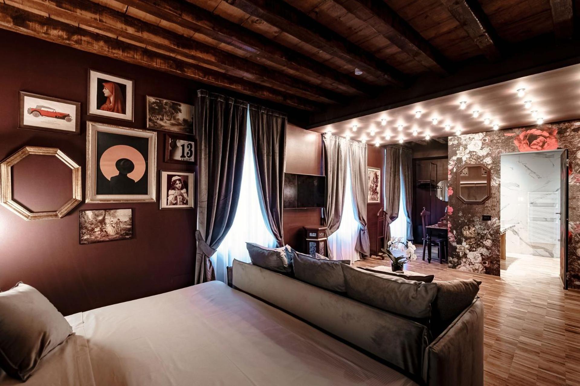 Superior Suite - Photo 14