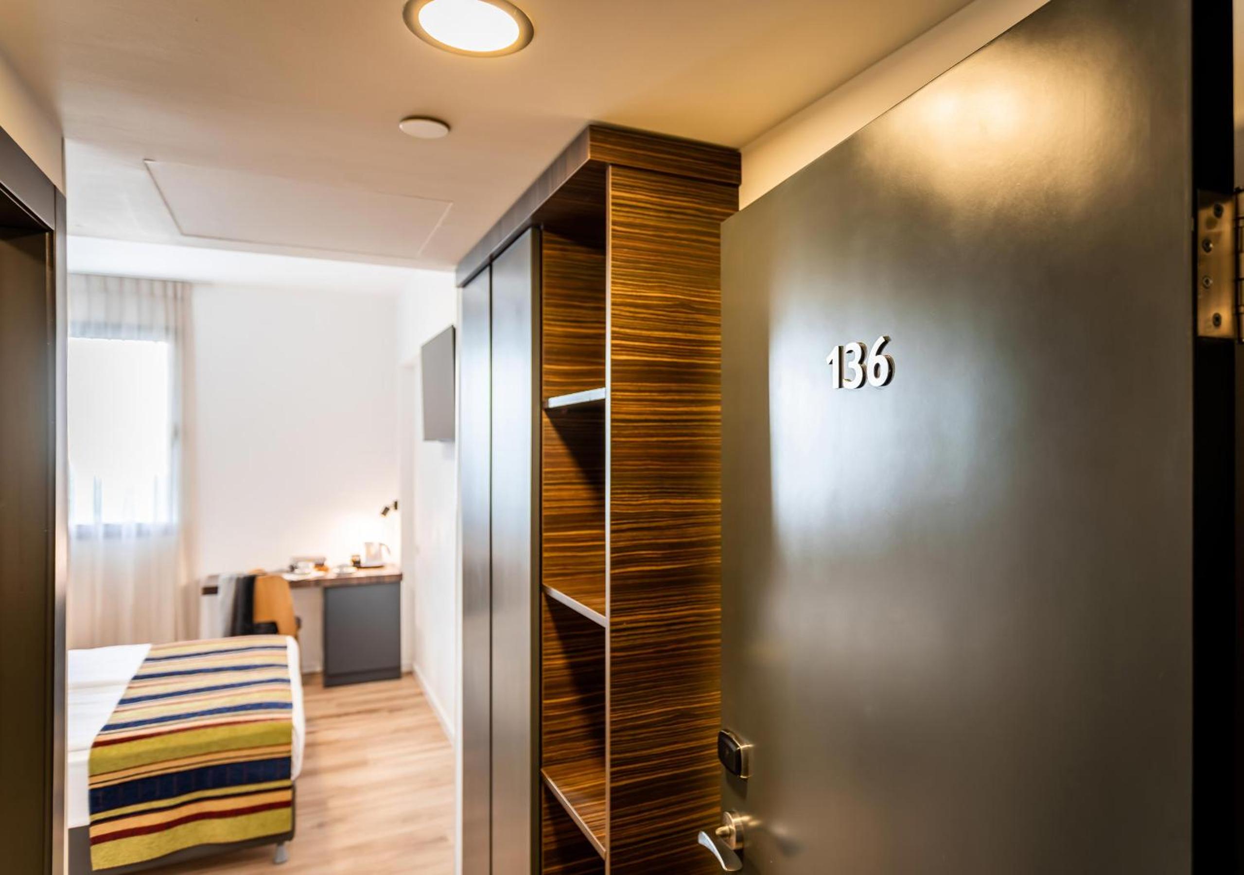 Standard Double or Twin Room - Photo 7