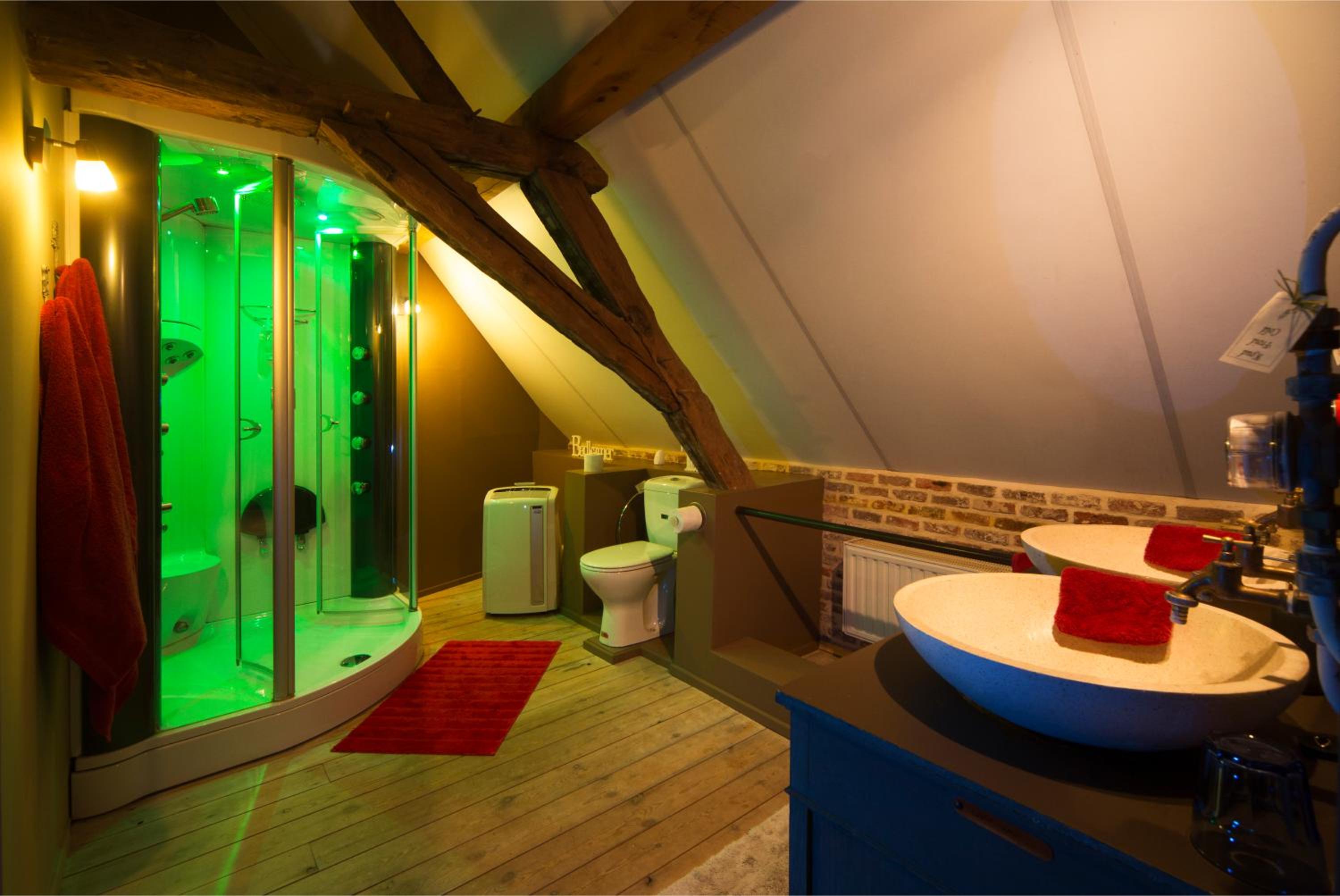 Deluxe Double Room with Shower photo 2