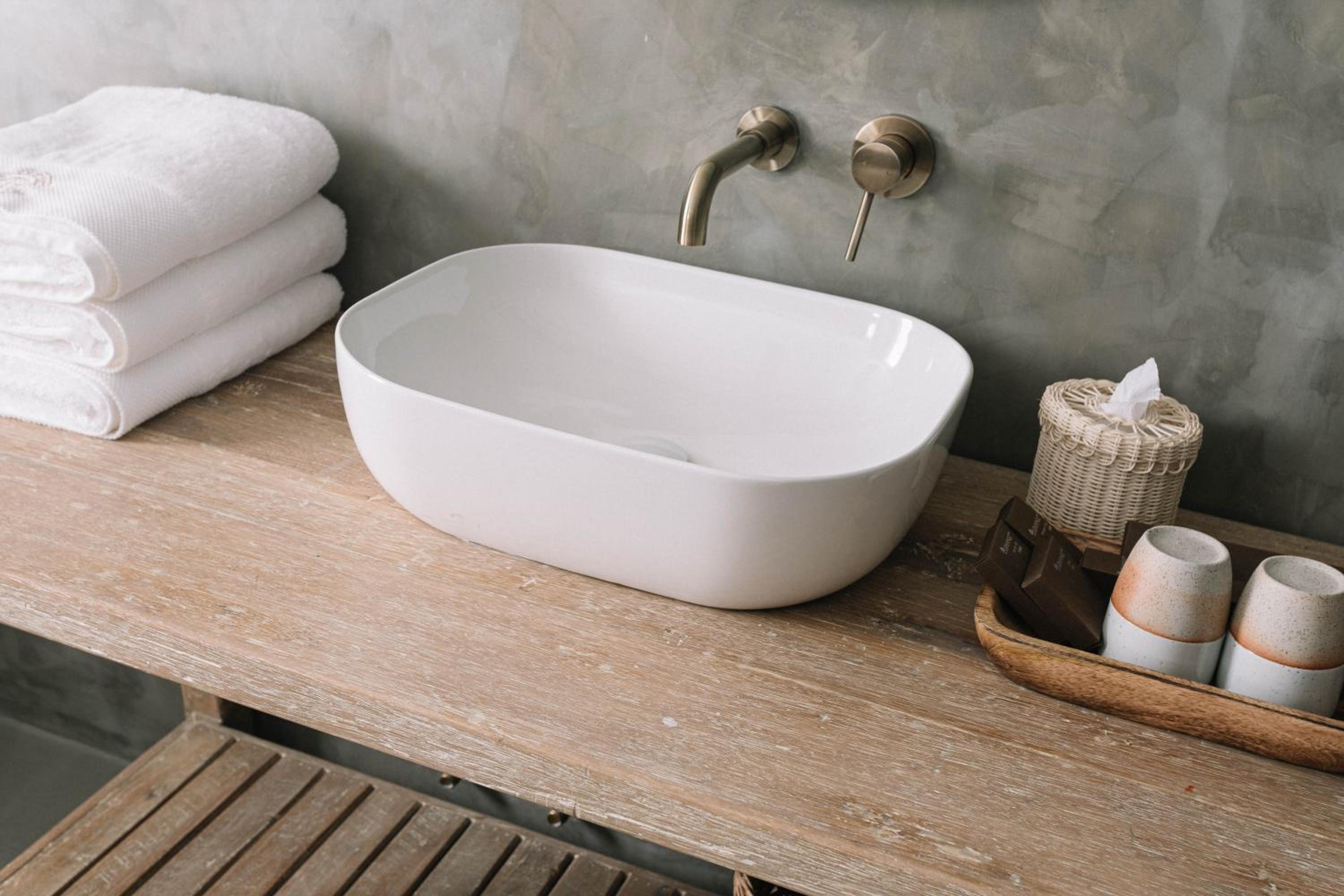 Family Room with Bathtub - Photo 9