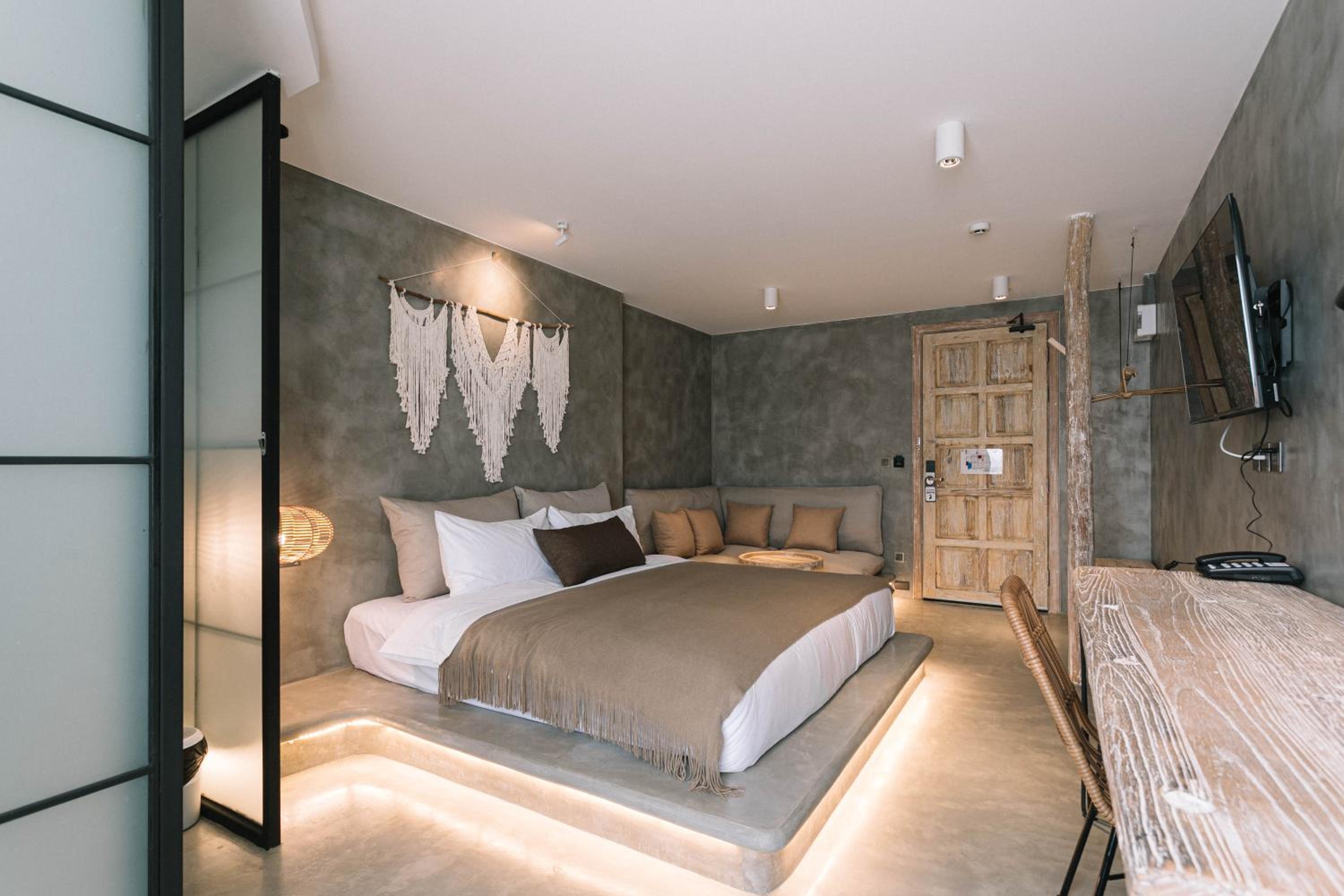 Standard Double Room - Photo 8