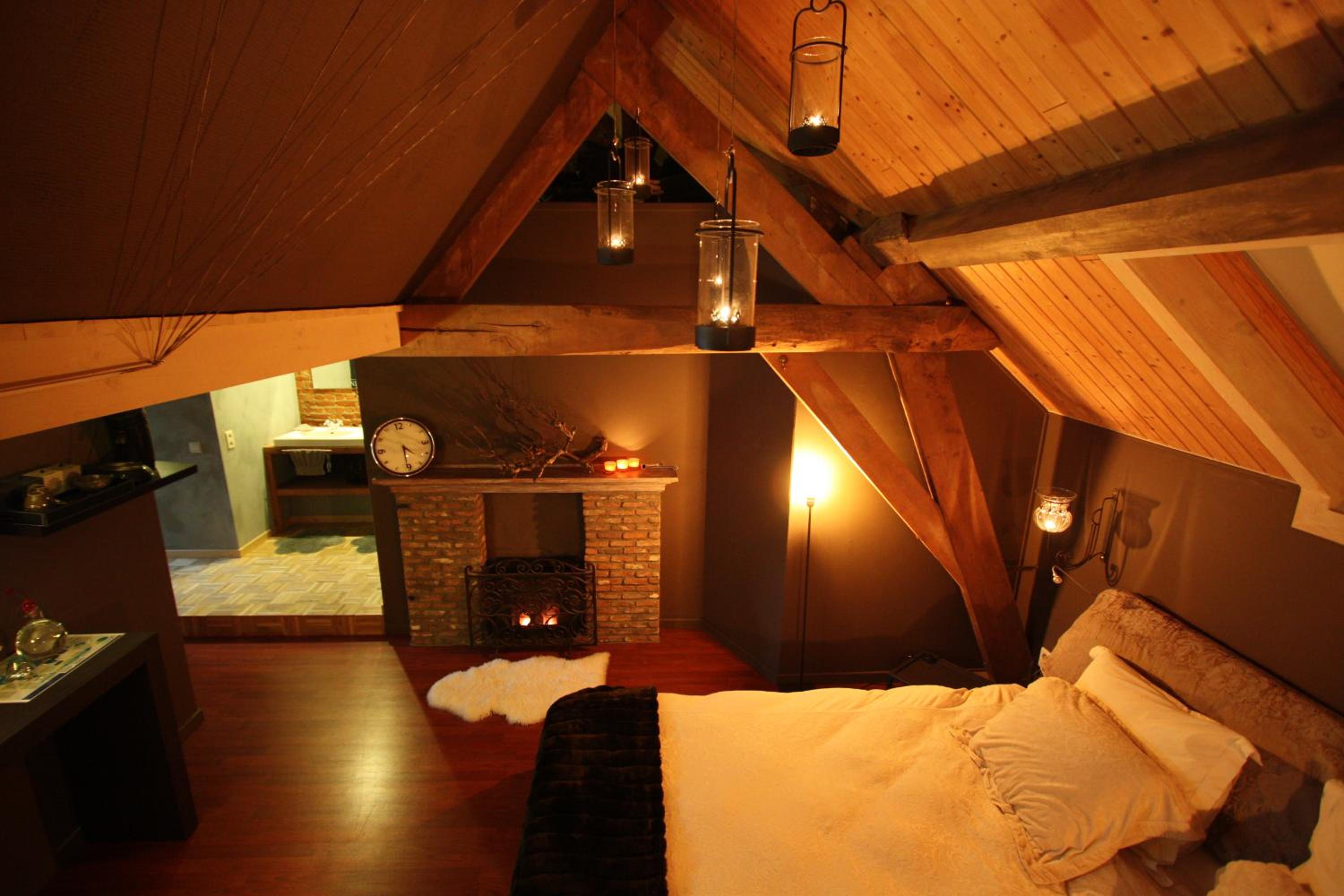 Deluxe Double Room with Bath photo 3