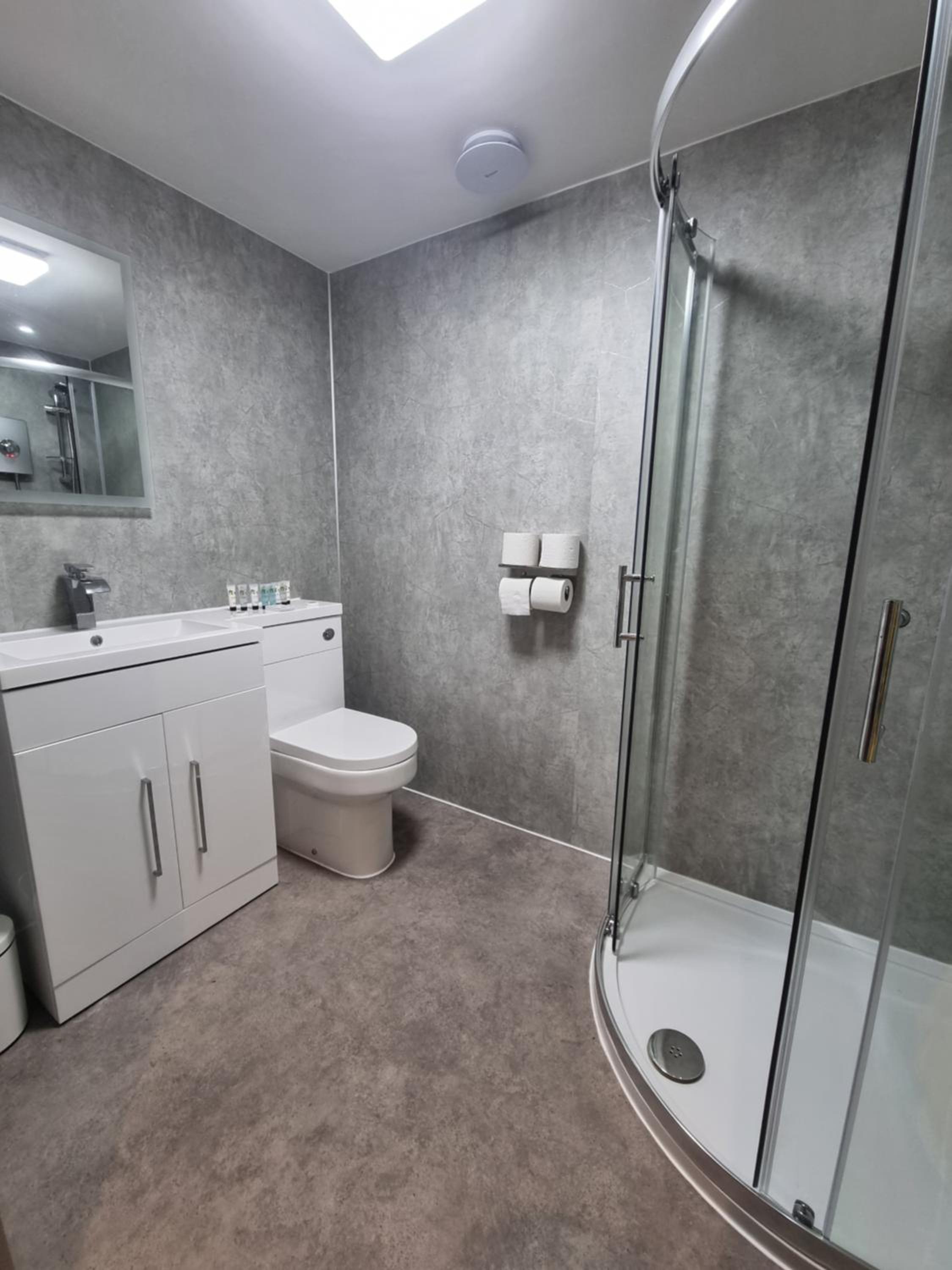 Triple Room with Bathroom - Photo 2