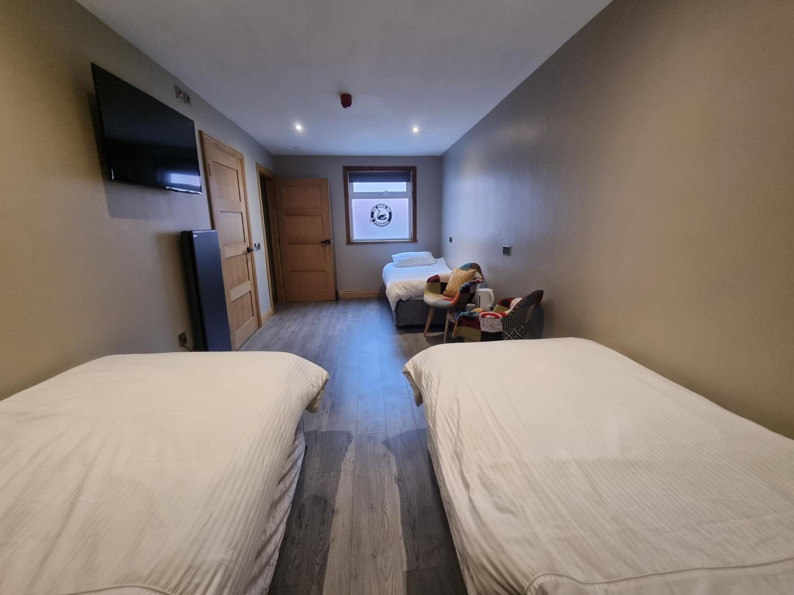 Triple Room with Bathroom - Photo 4