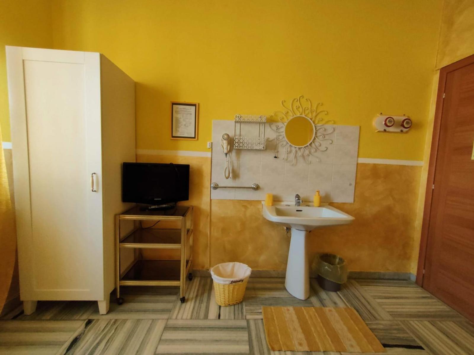 Twin Room with External Bathroom photo 3