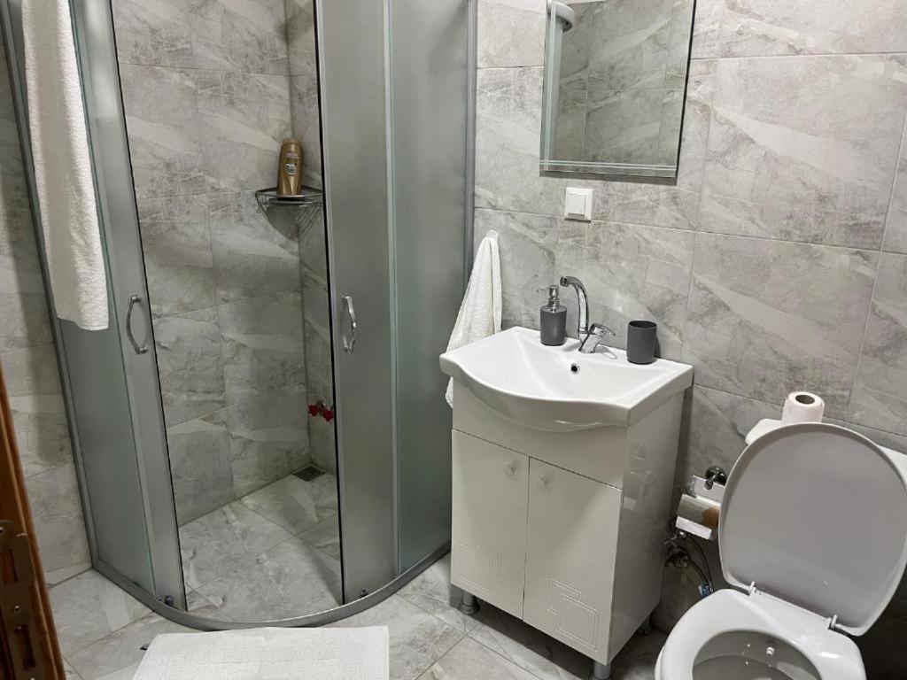 Standard Double Room - Photo 12
