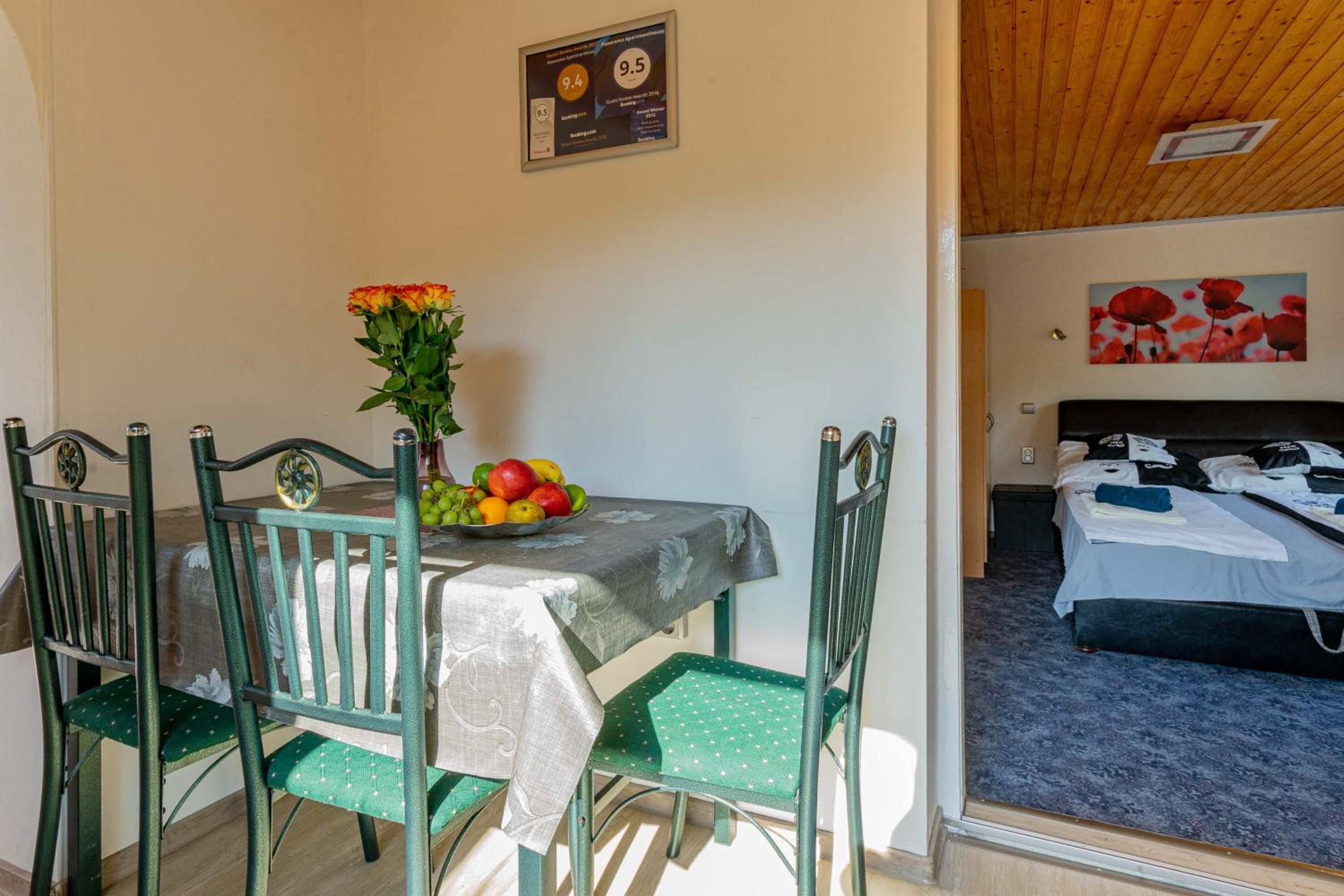 One-Bedroom Apartment with Terrace photo 3