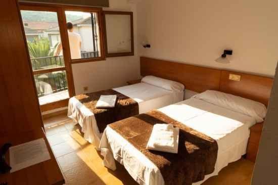 Standard Twin Room - Photo 3