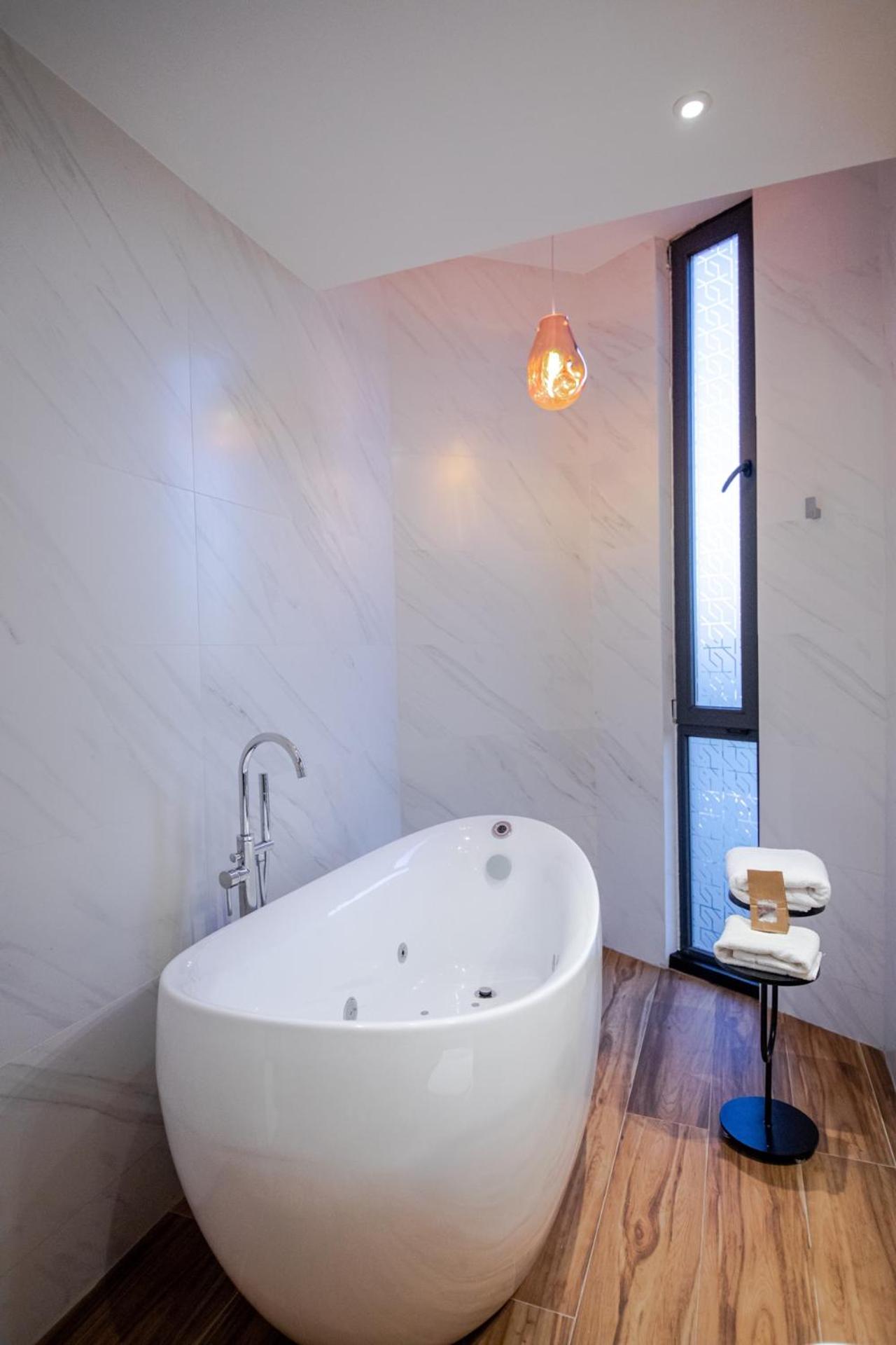 Suite with Hot Tub - Photo 13