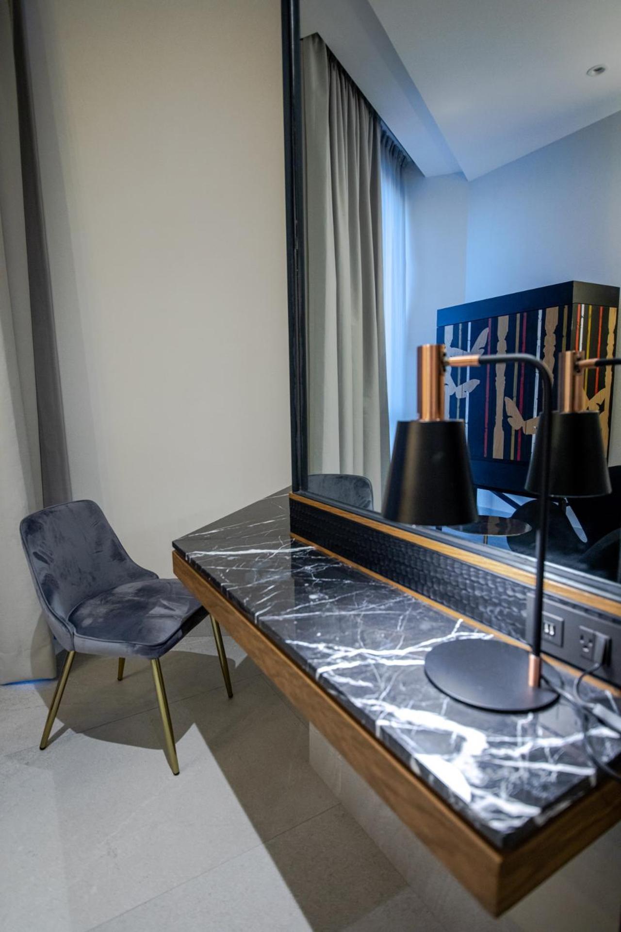 Suite with Hot Tub - Photo 15