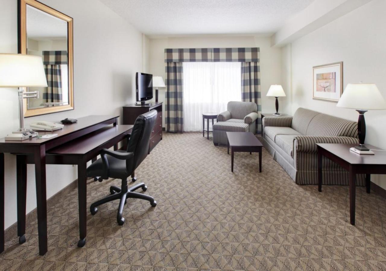One-Bedroom Suite - Photo 1