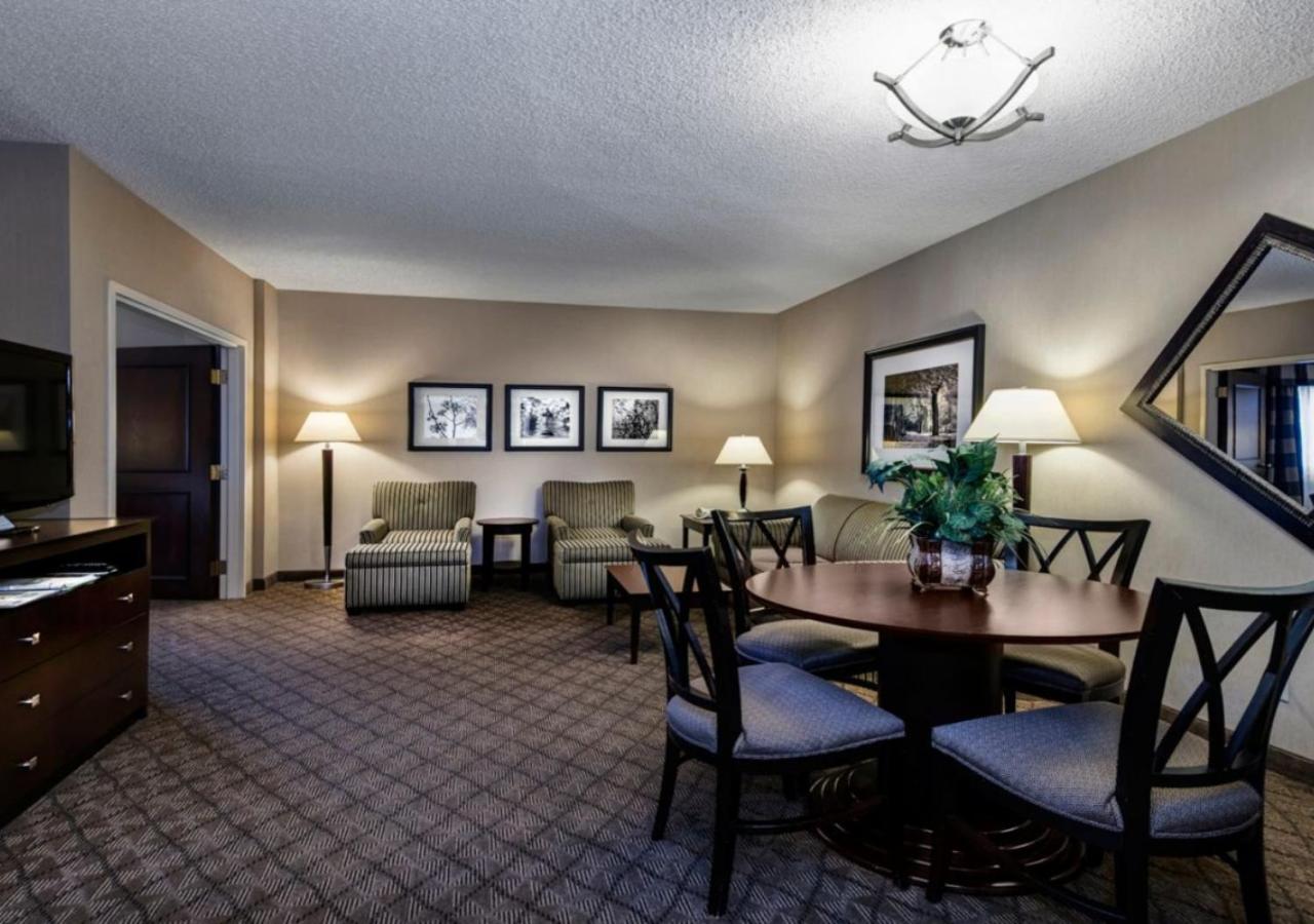 King Suite - Disability Access - Photo 1