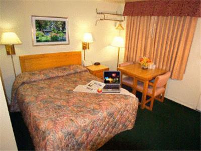 Queen Room - Photo 3