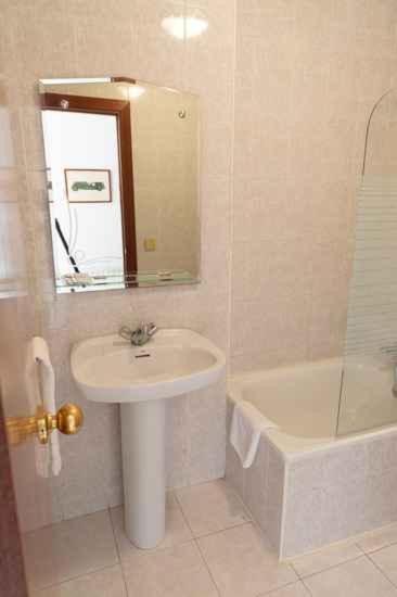 Standard Triple Room - Photo 3