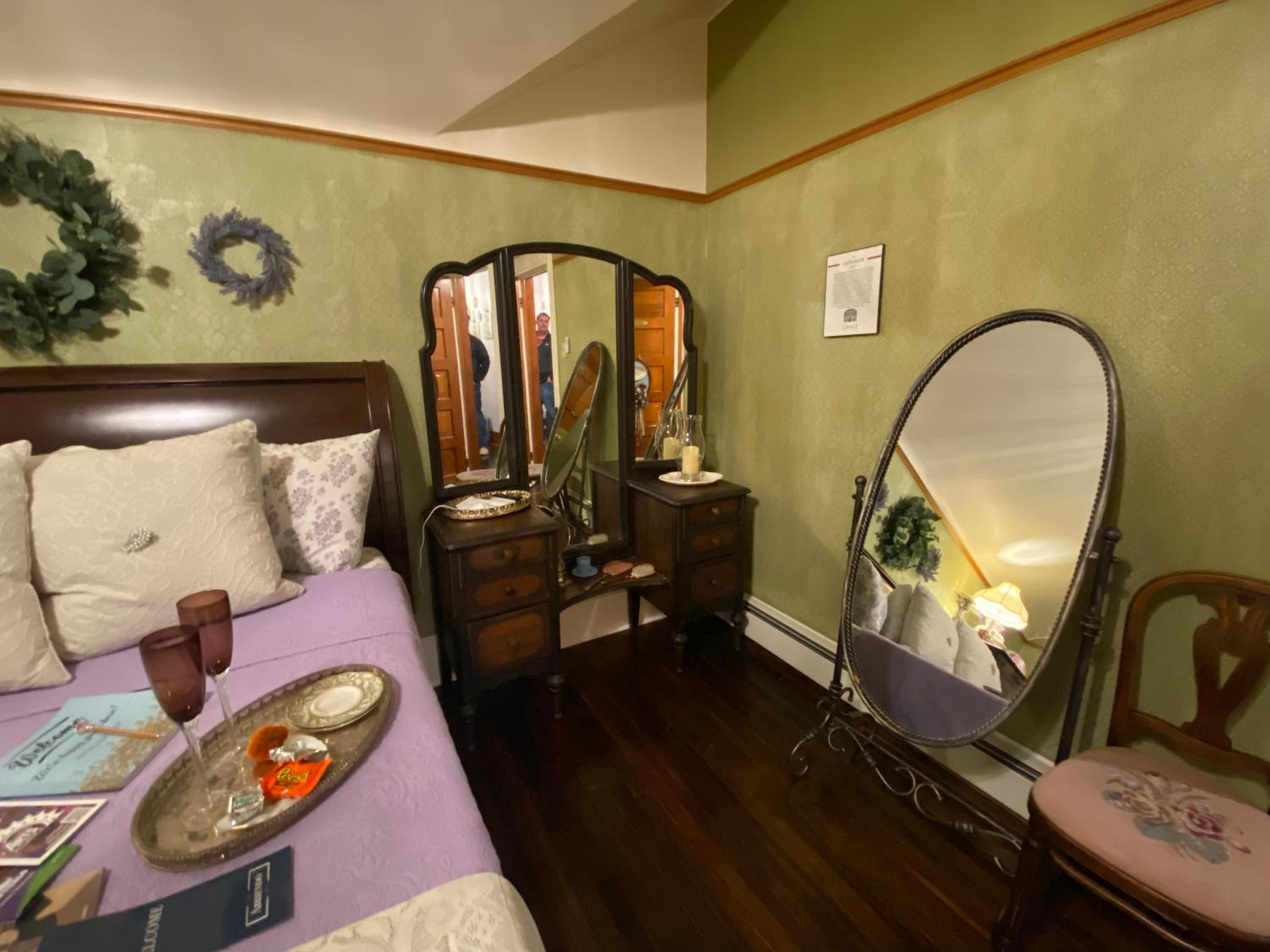 Queen Suite with Spa Bath - Photo 2