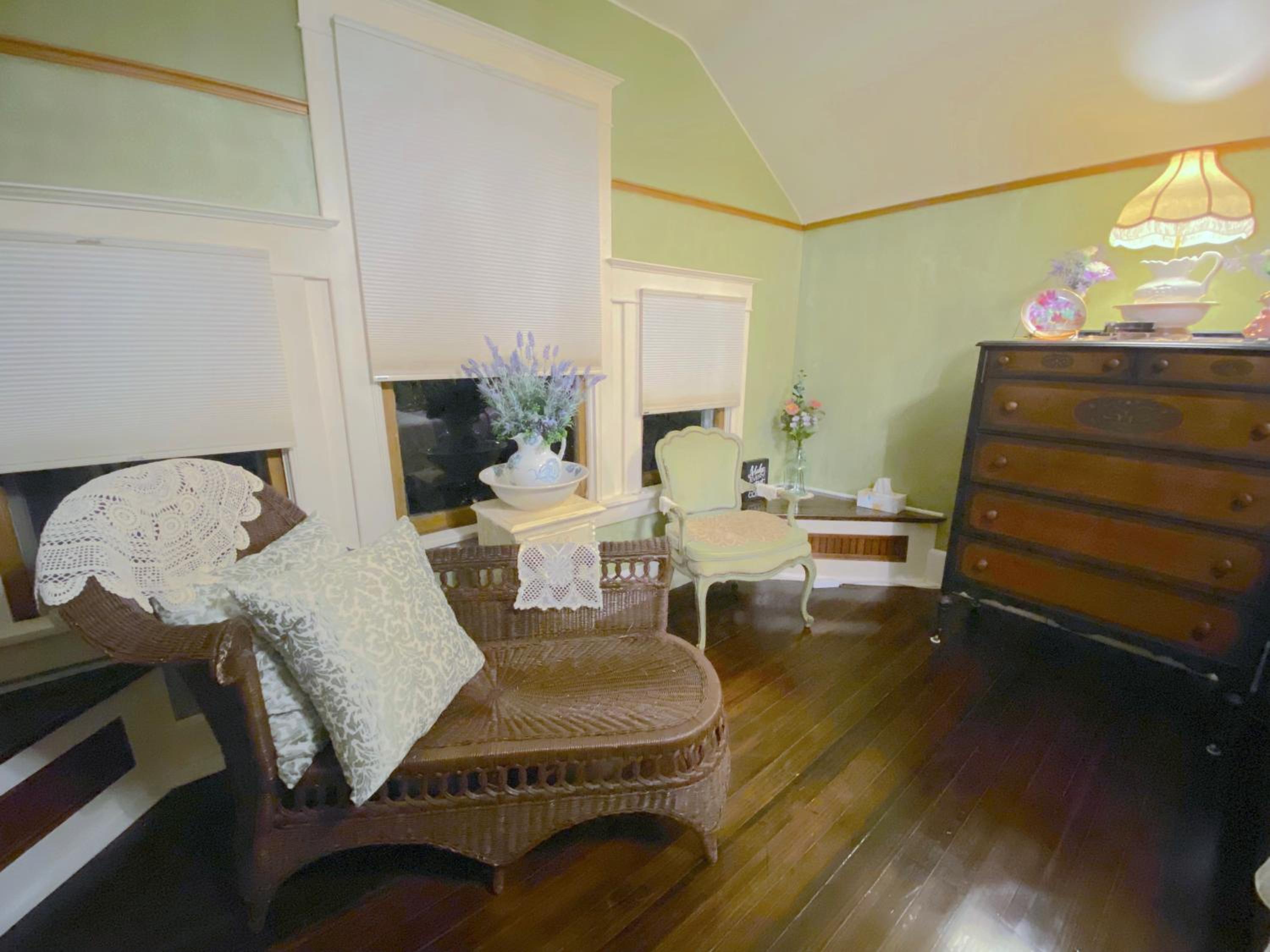 Queen Suite with Spa Bath - Photo 5