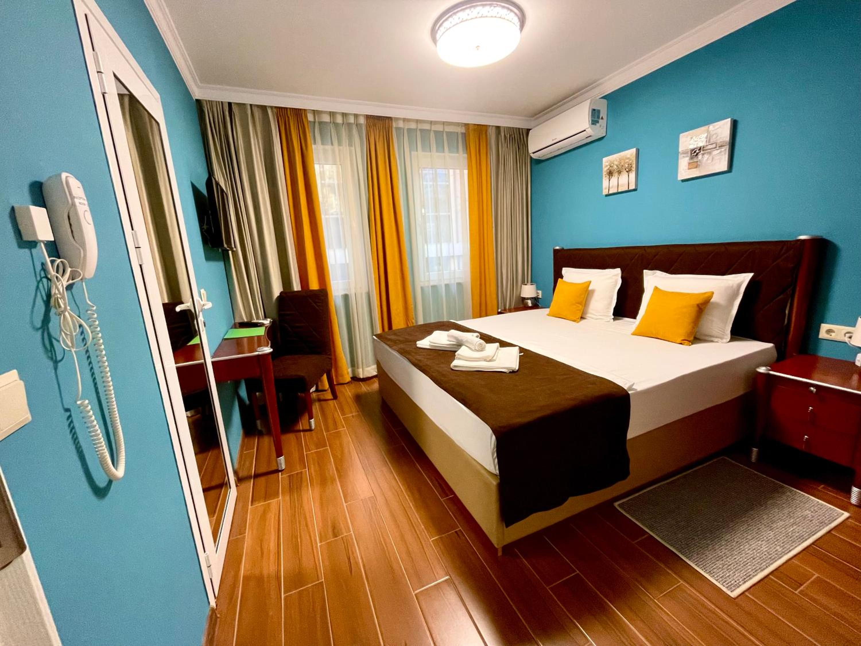 Deluxe Double Room - Photo 16