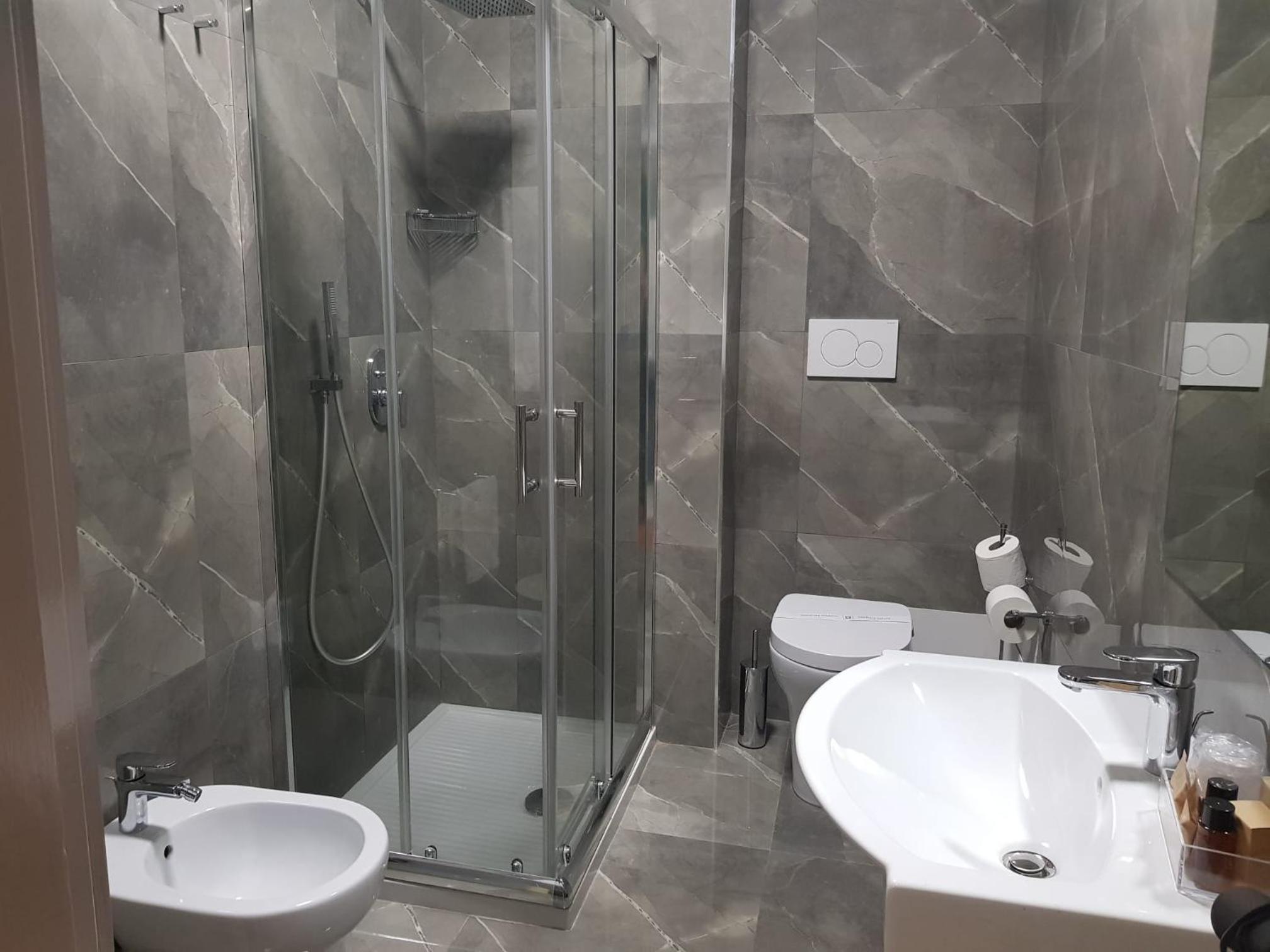 Standard Double Room - Photo 10