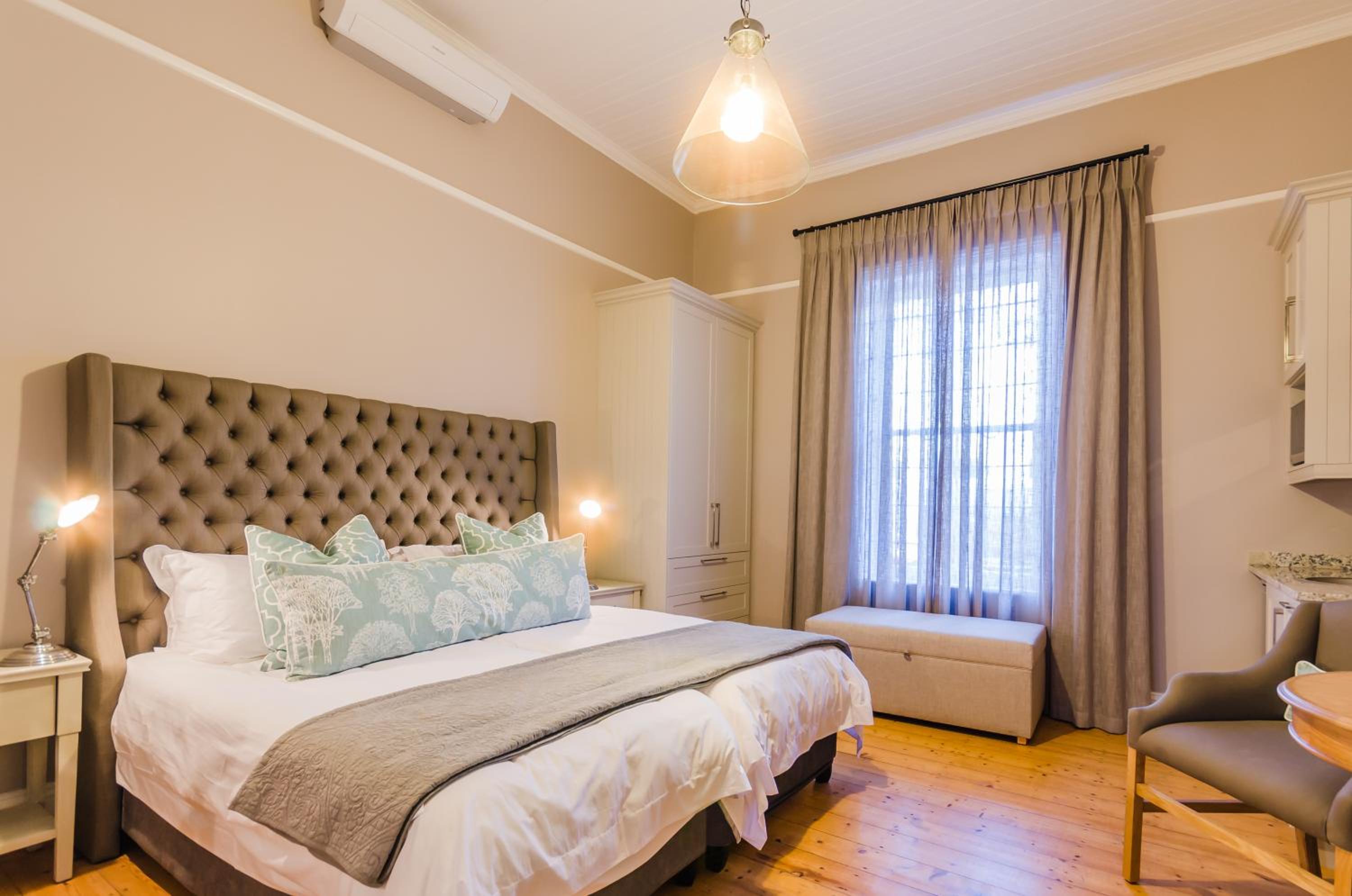 Studio Apartment - Photo 8