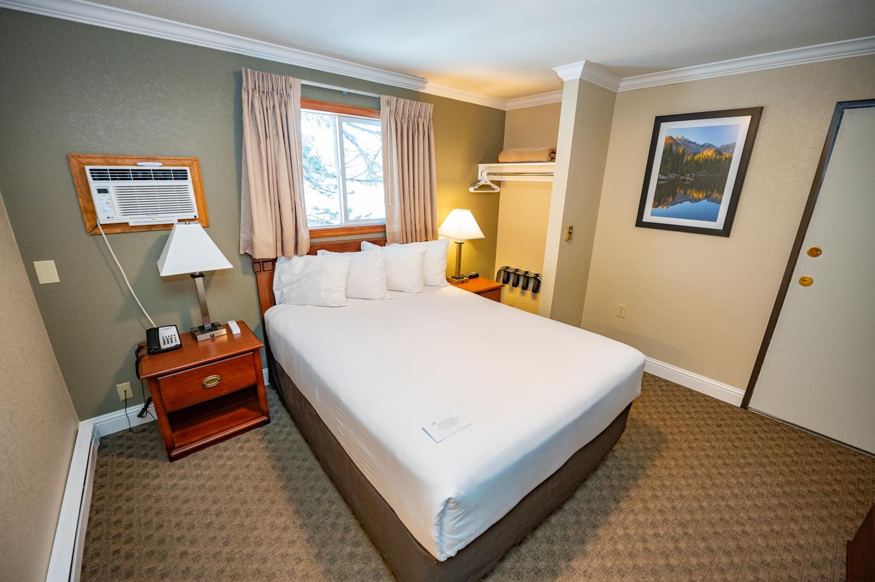 One-Bedroom Queen Suite - Photo 1