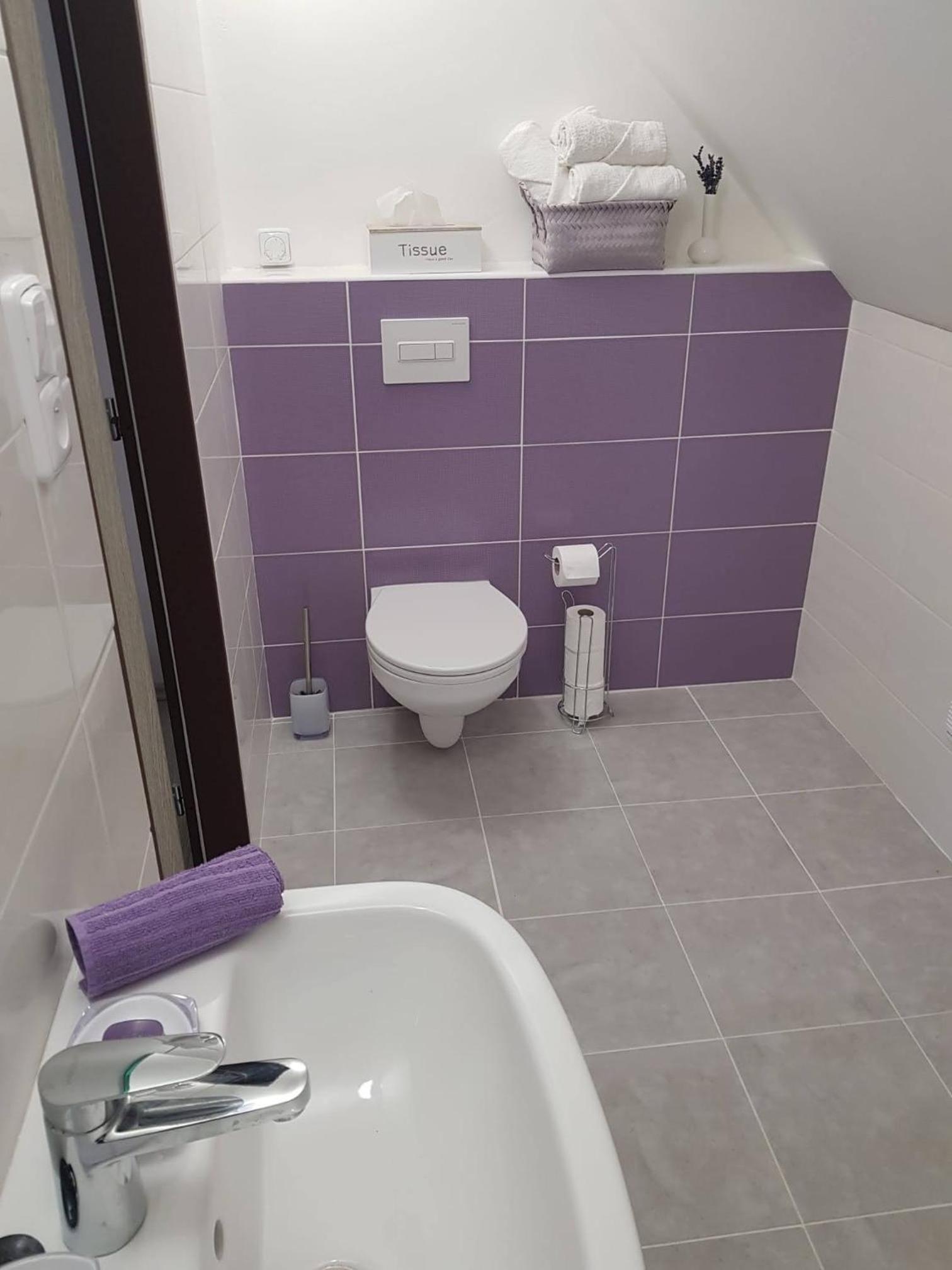Twin Room with Private Bathroom photo 3