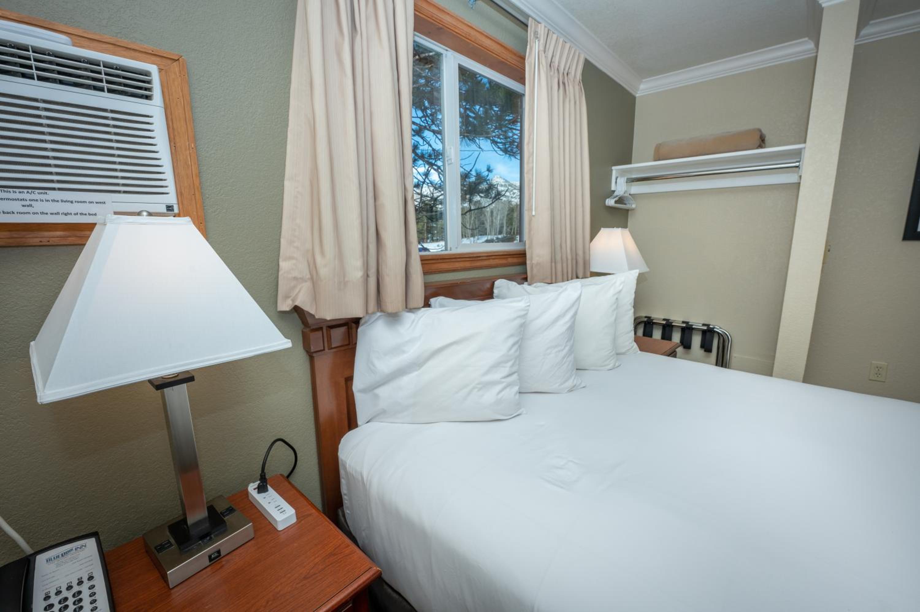 One-Bedroom Queen Suite - Photo 3