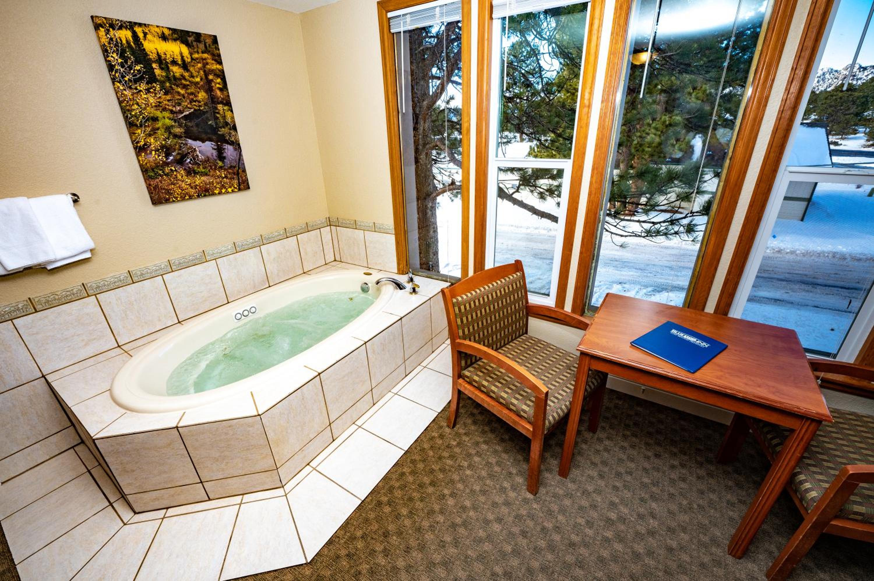 Single King Studio with Jacuzzi Tub and Sofa - Photo 2