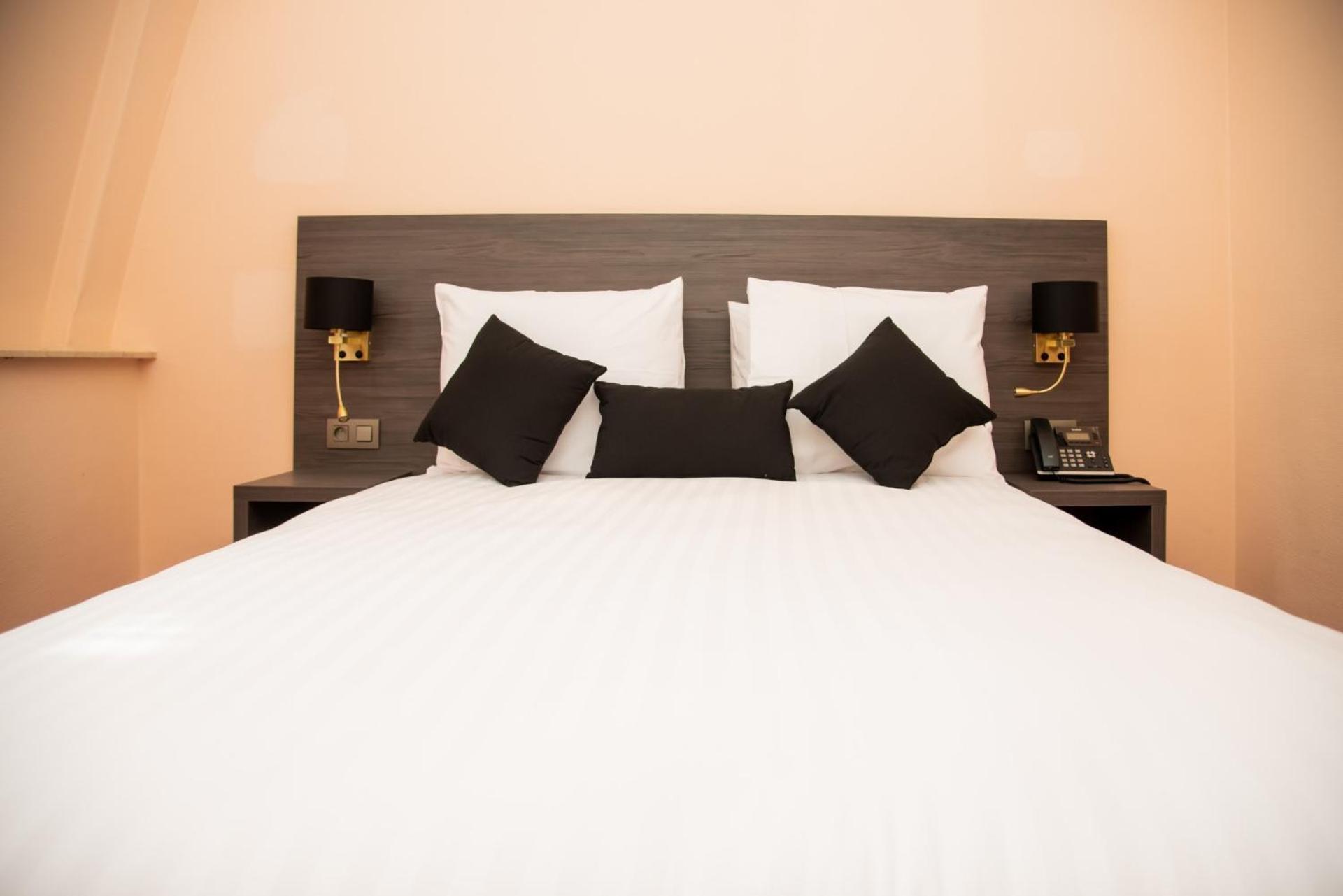 Deluxe Double Room with Two Double Beds photo 3