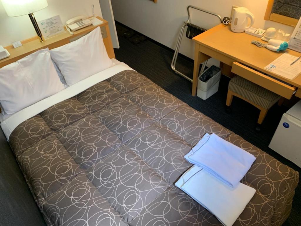 Double Room with Small Double Bed - Smoking photo 2