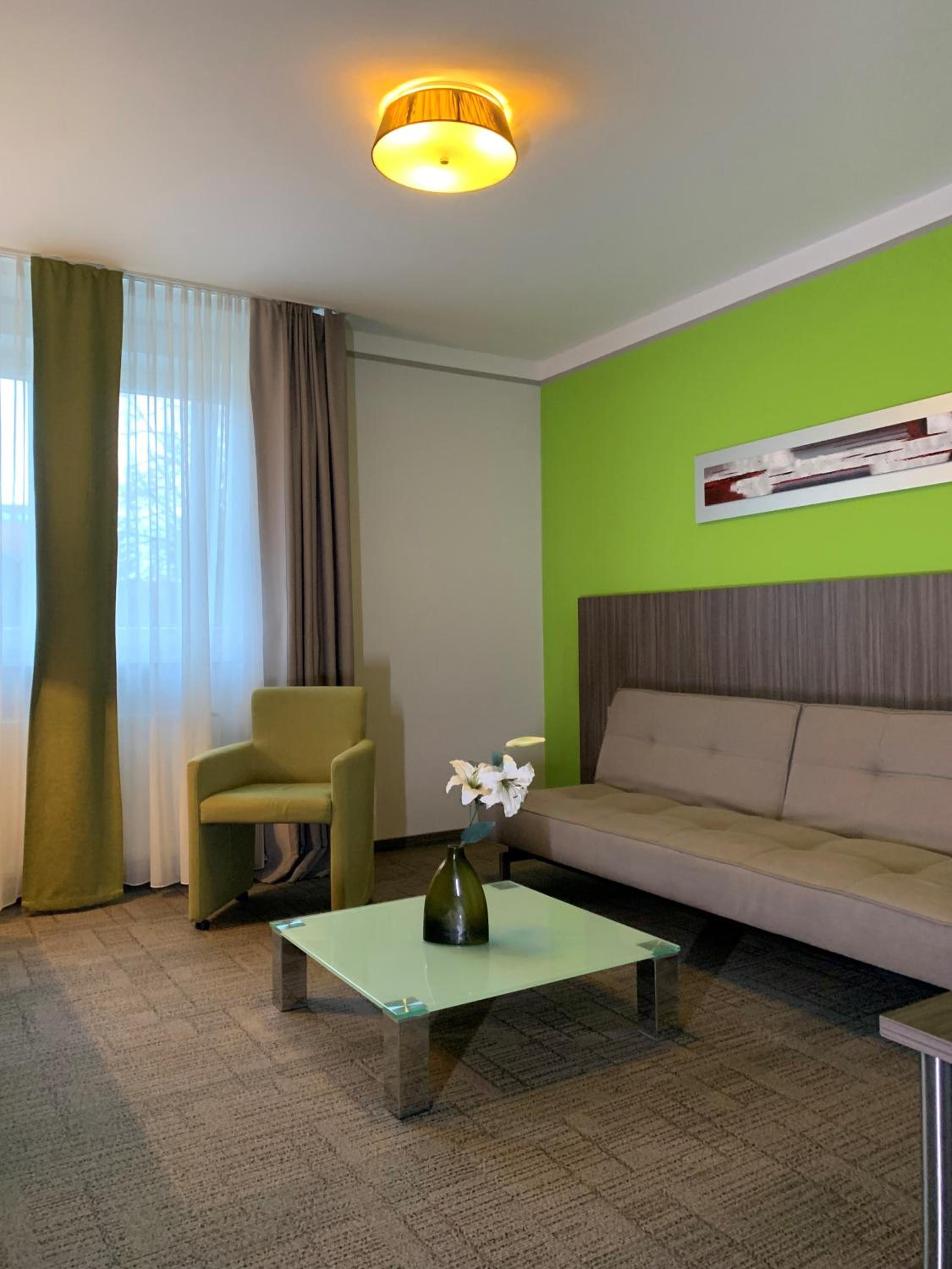 Standard Suite - Photo 3