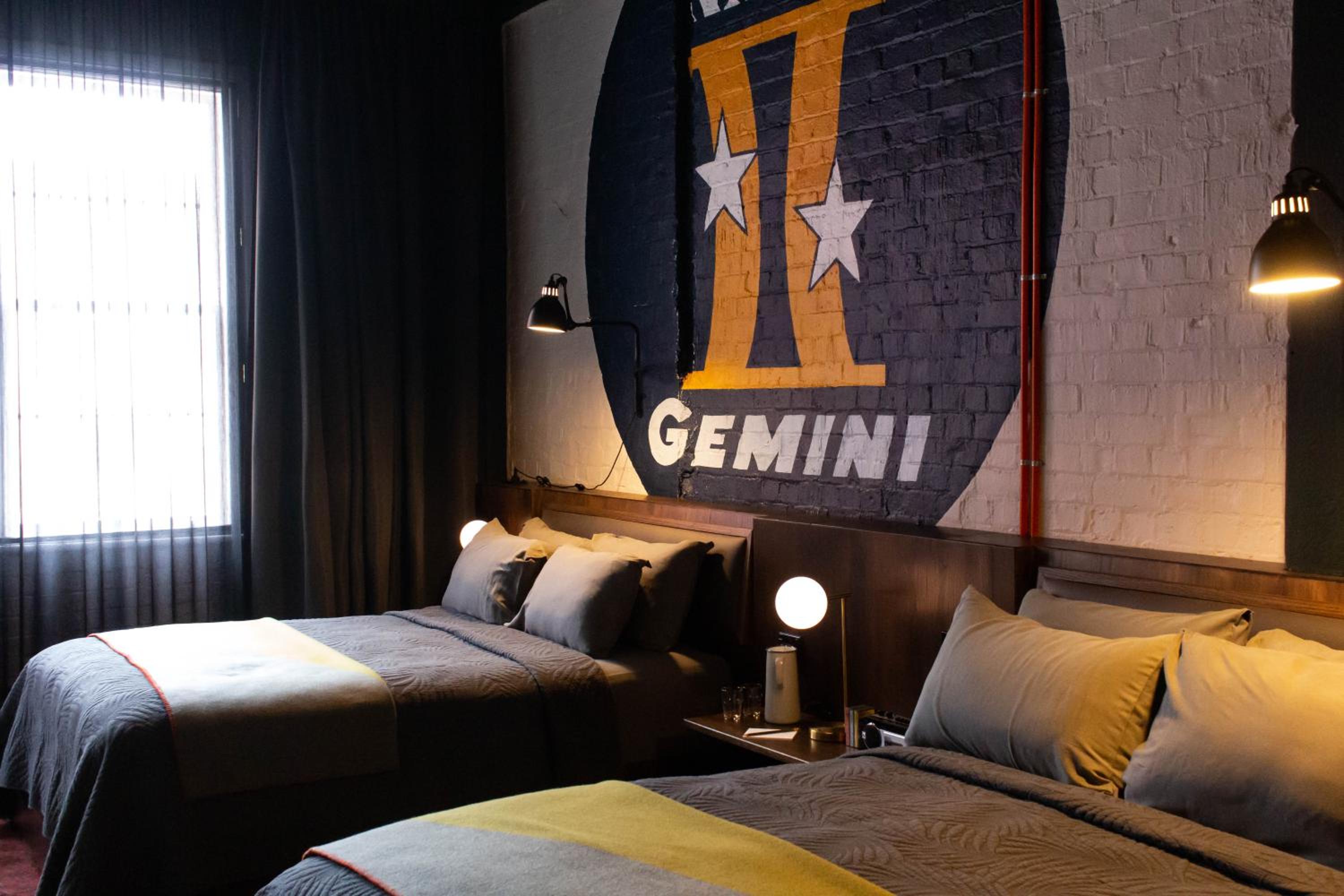 Deluxe Queen Room with Two Queen Beds - Photo 4