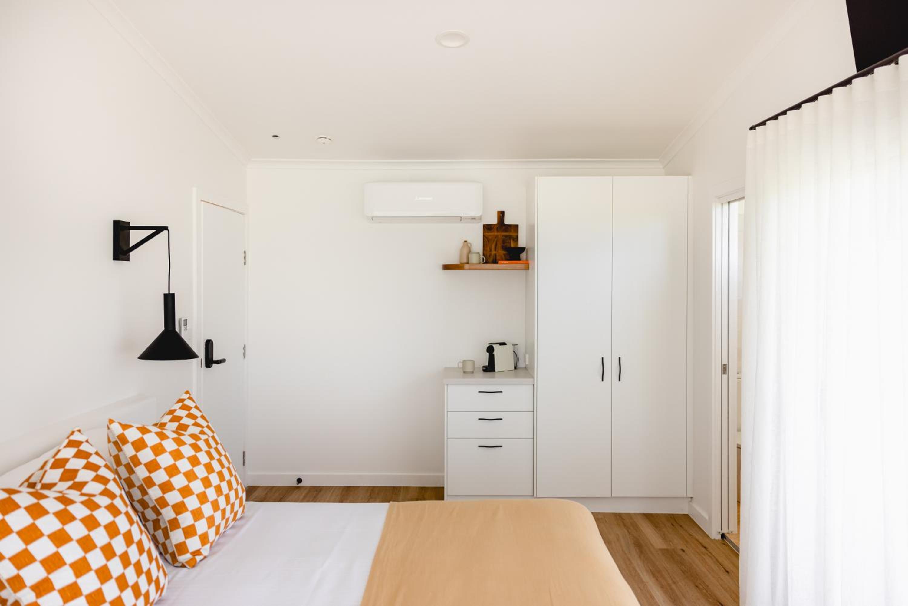 Deluxe Queen Suite - Photo 1