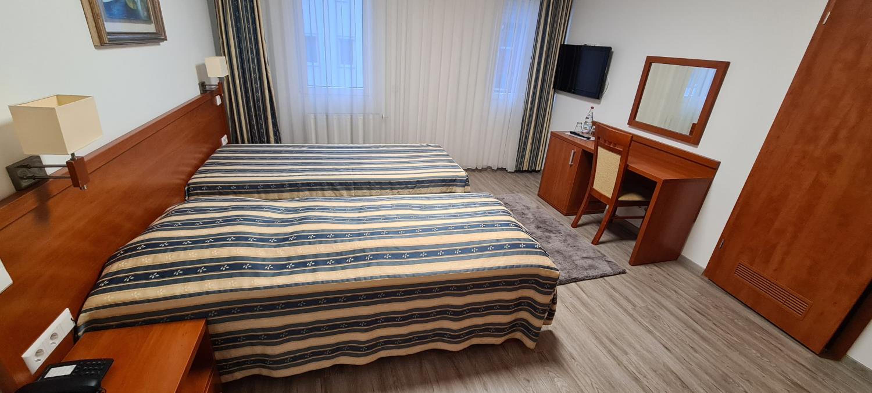Double Room - Photo 12