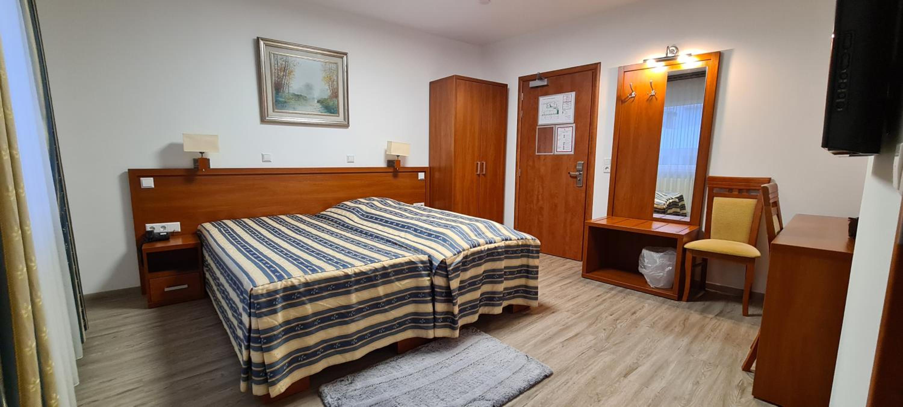 Double Room - Photo 15