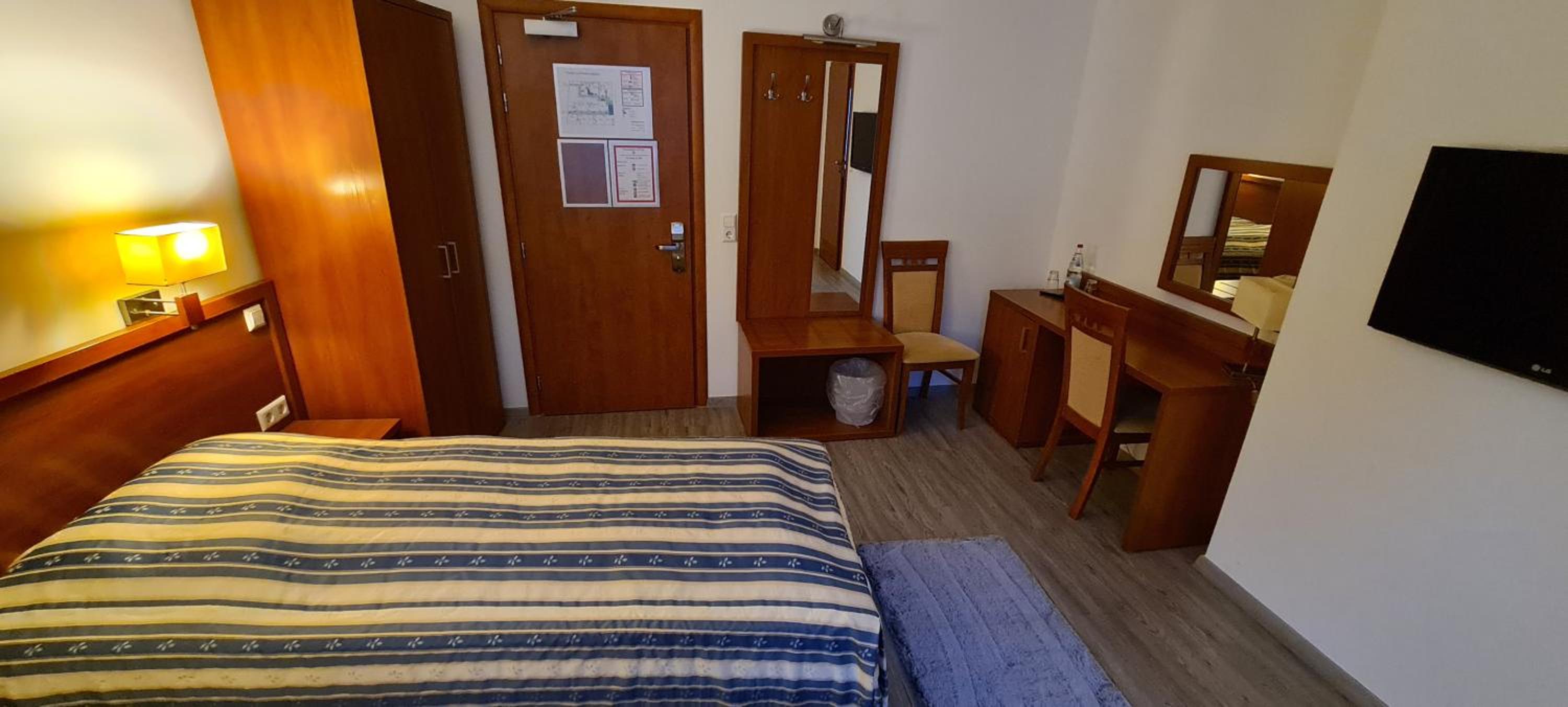 Double Room - Photo 6