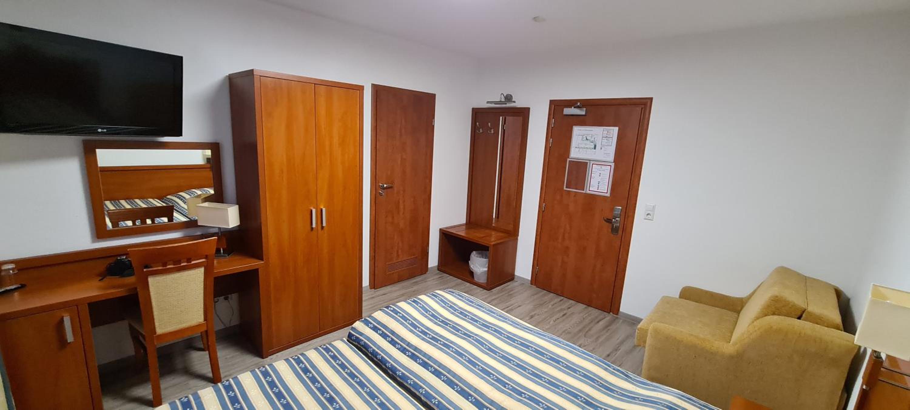 Double Room - Photo 9