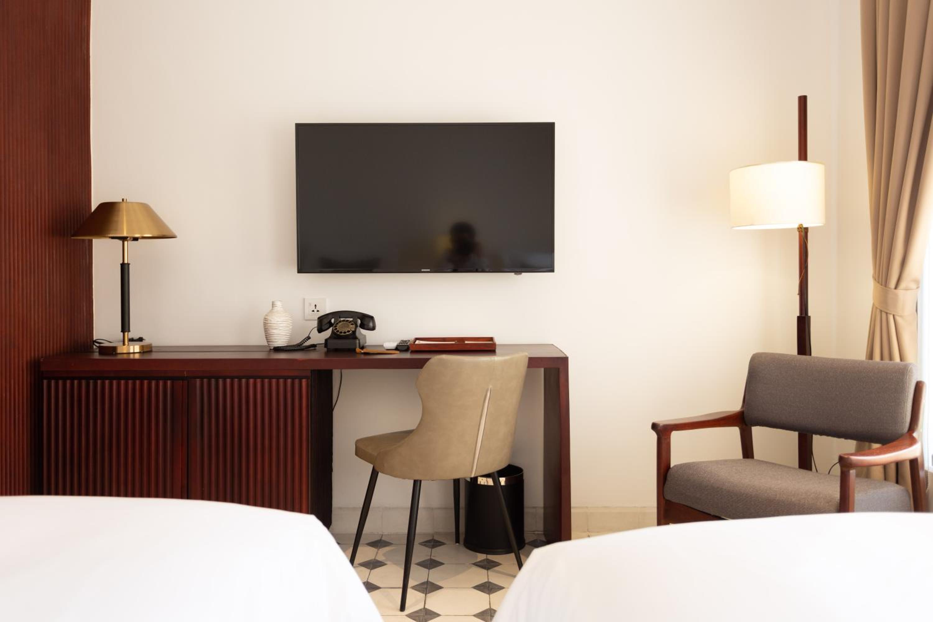 Deluxe Double or Twin Room - Photo 6