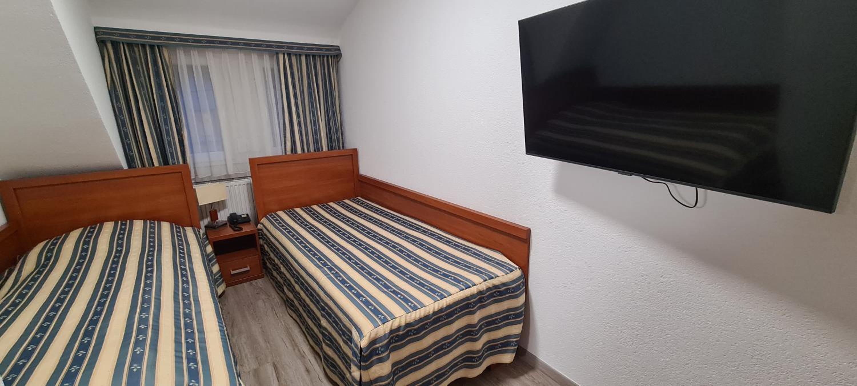 Twin Room - Photo 34