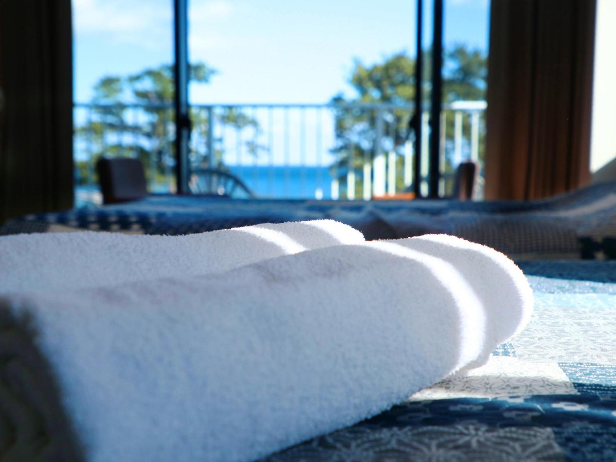 Standard Twin Room with Sea View - Photo 4