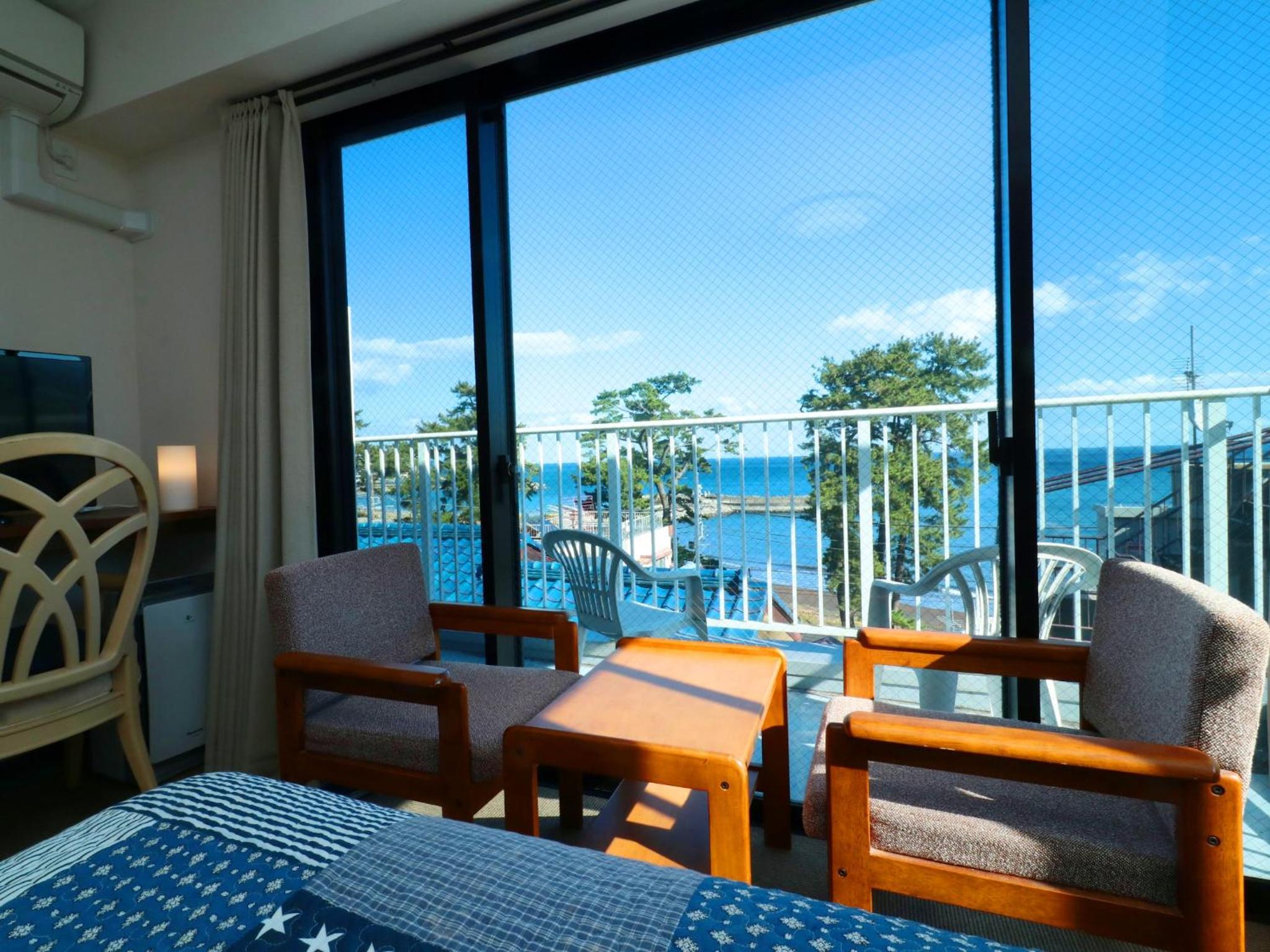 Standard Twin Room with Sea View - Photo 3
