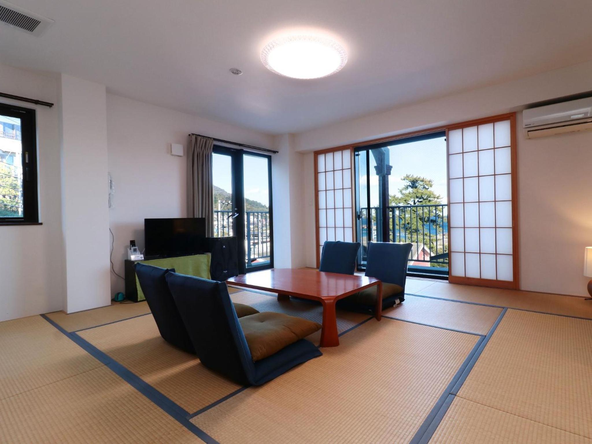 Family Room with Sea View - Photo 3