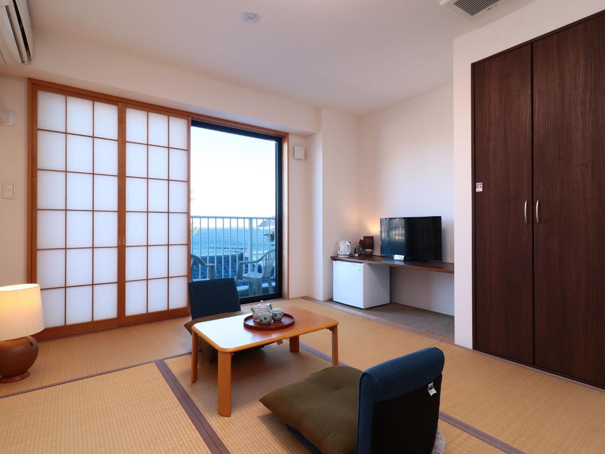 Family Room - Photo 4