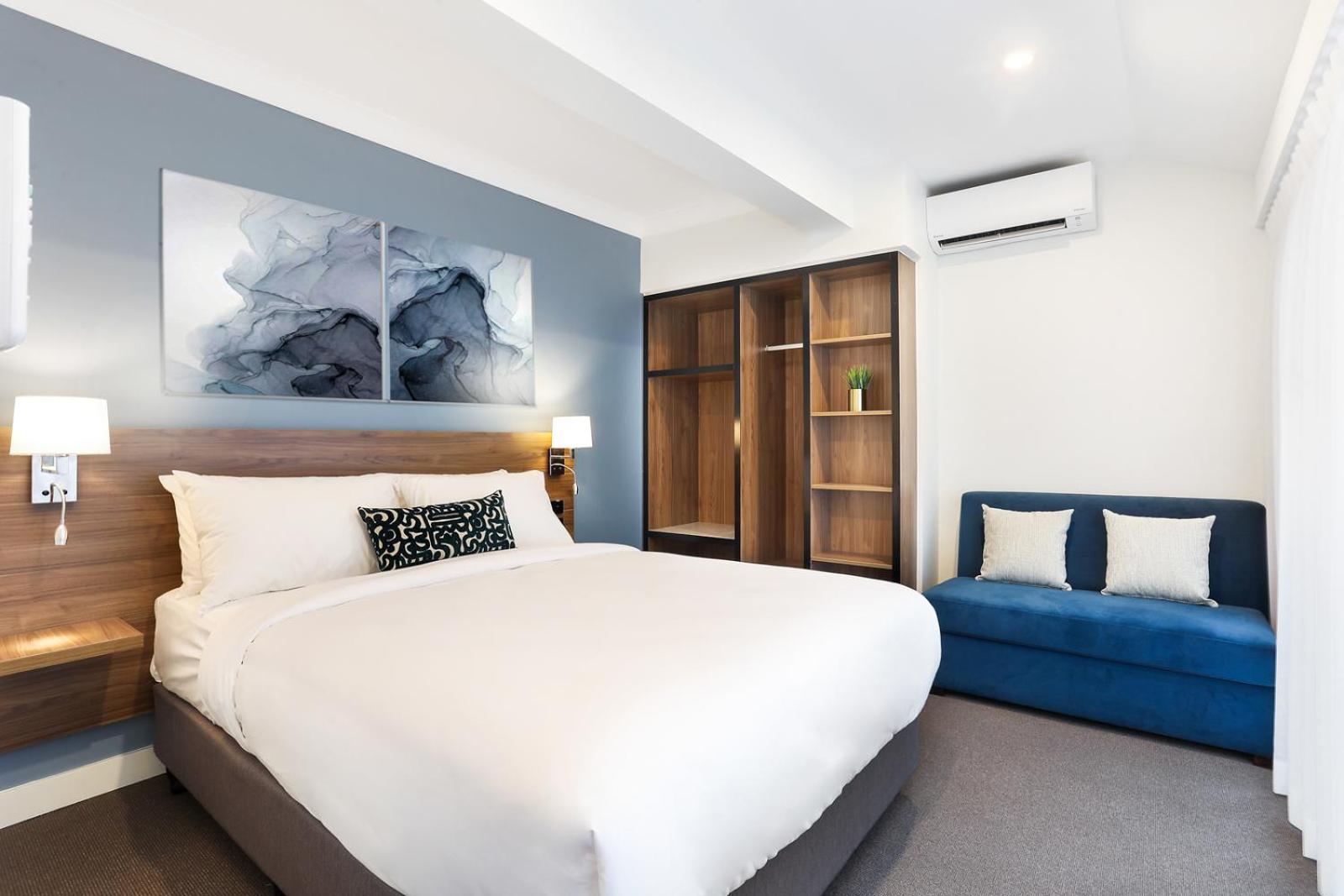 Two-Bedroom Suite - Photo 3