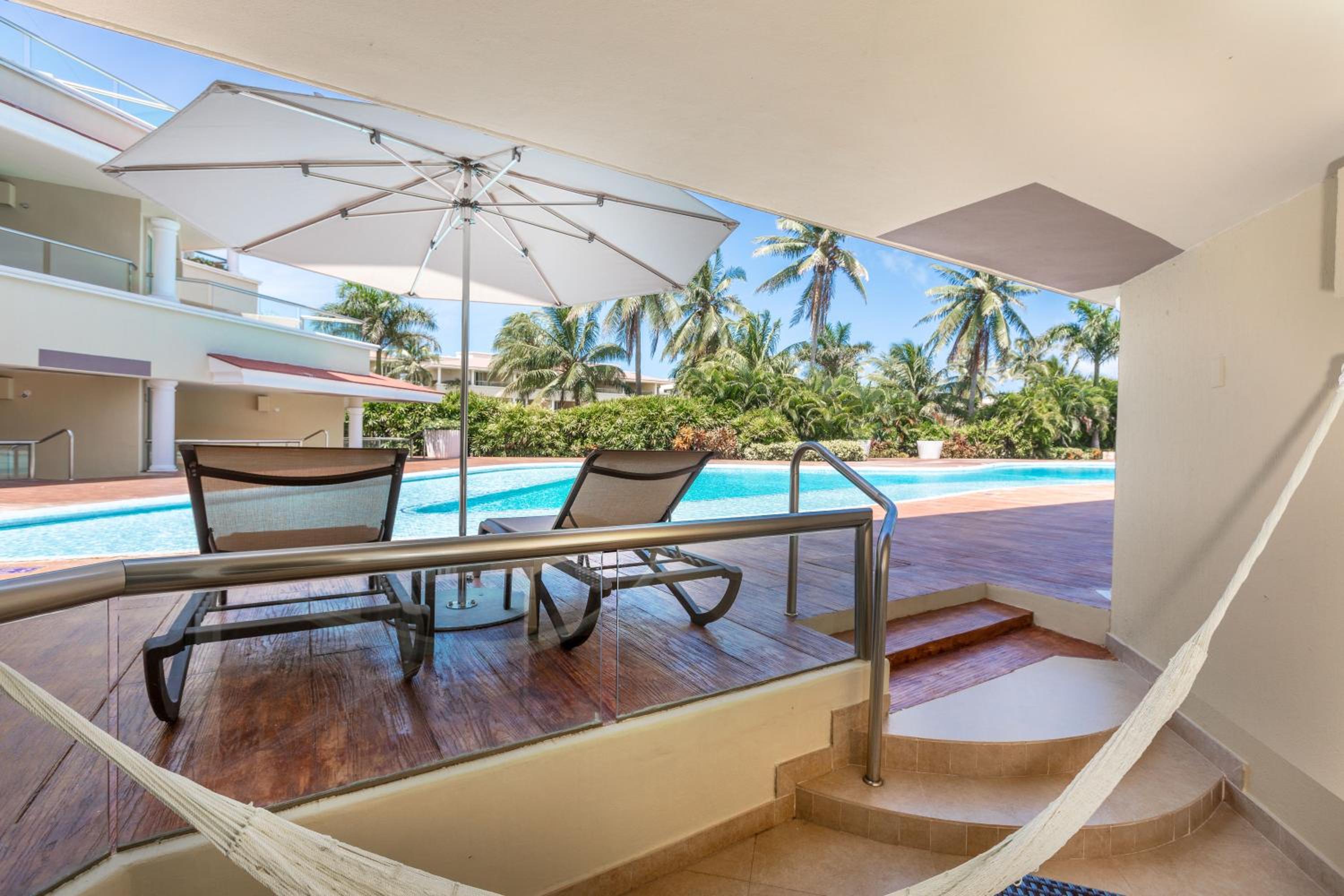 Swim Up Suite Garden View - Kids & Teens Free
