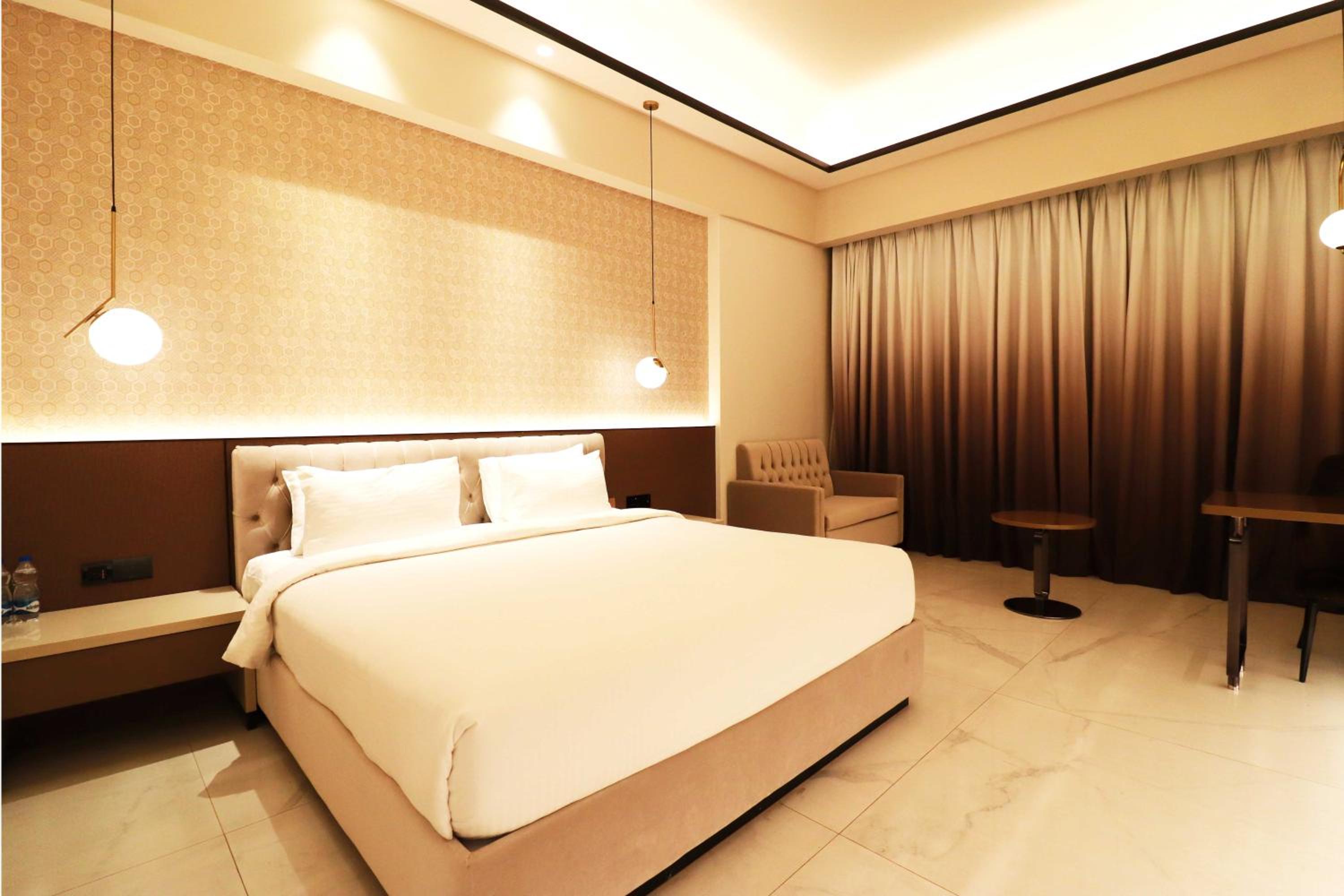 Deluxe Room - Photo 4
