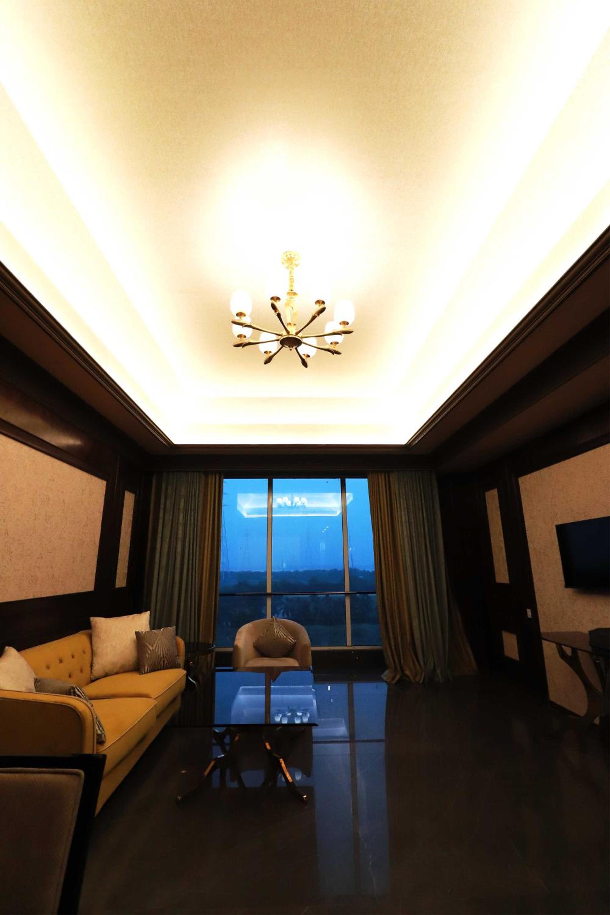 Suite - Photo 1