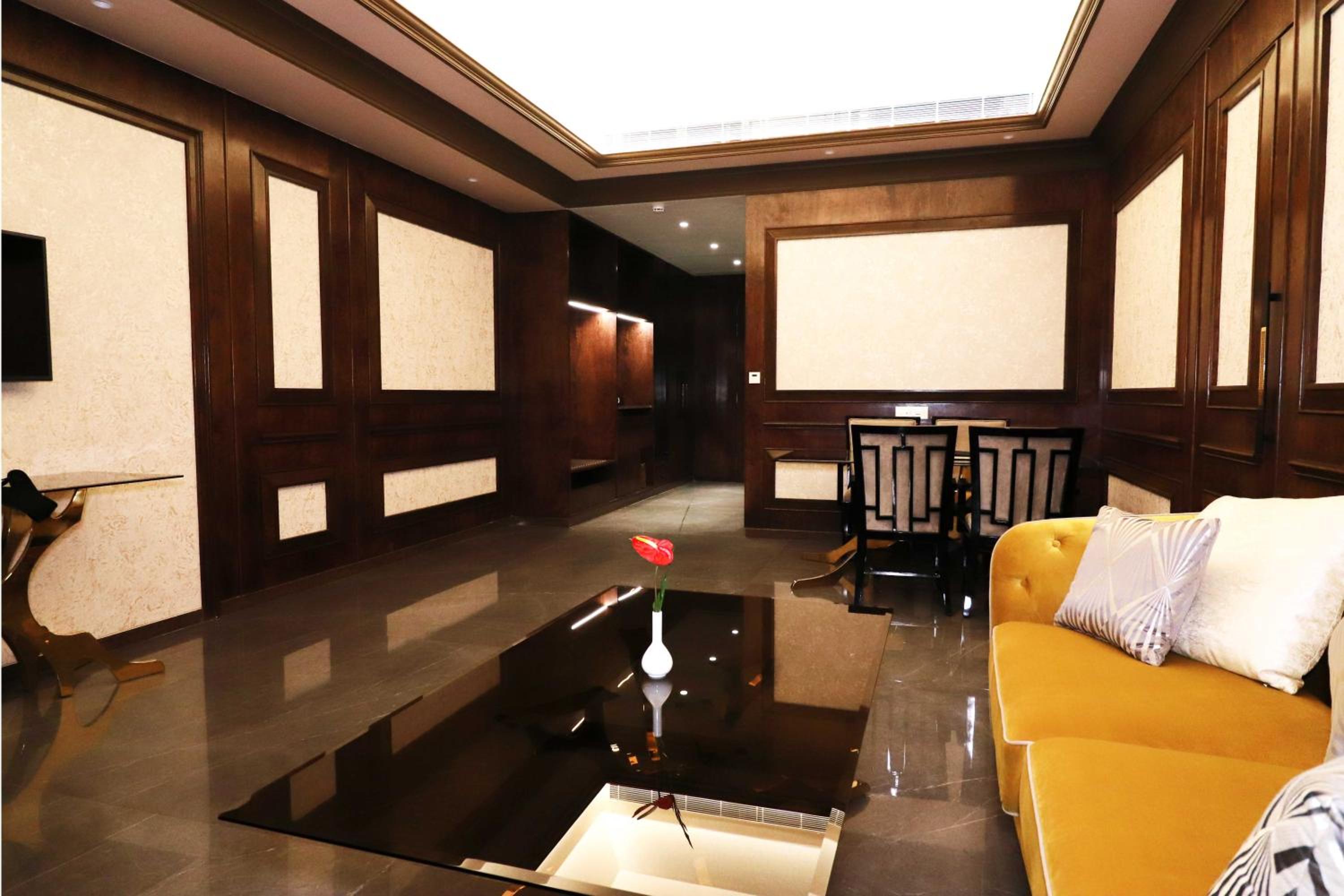 Suite - Photo 10