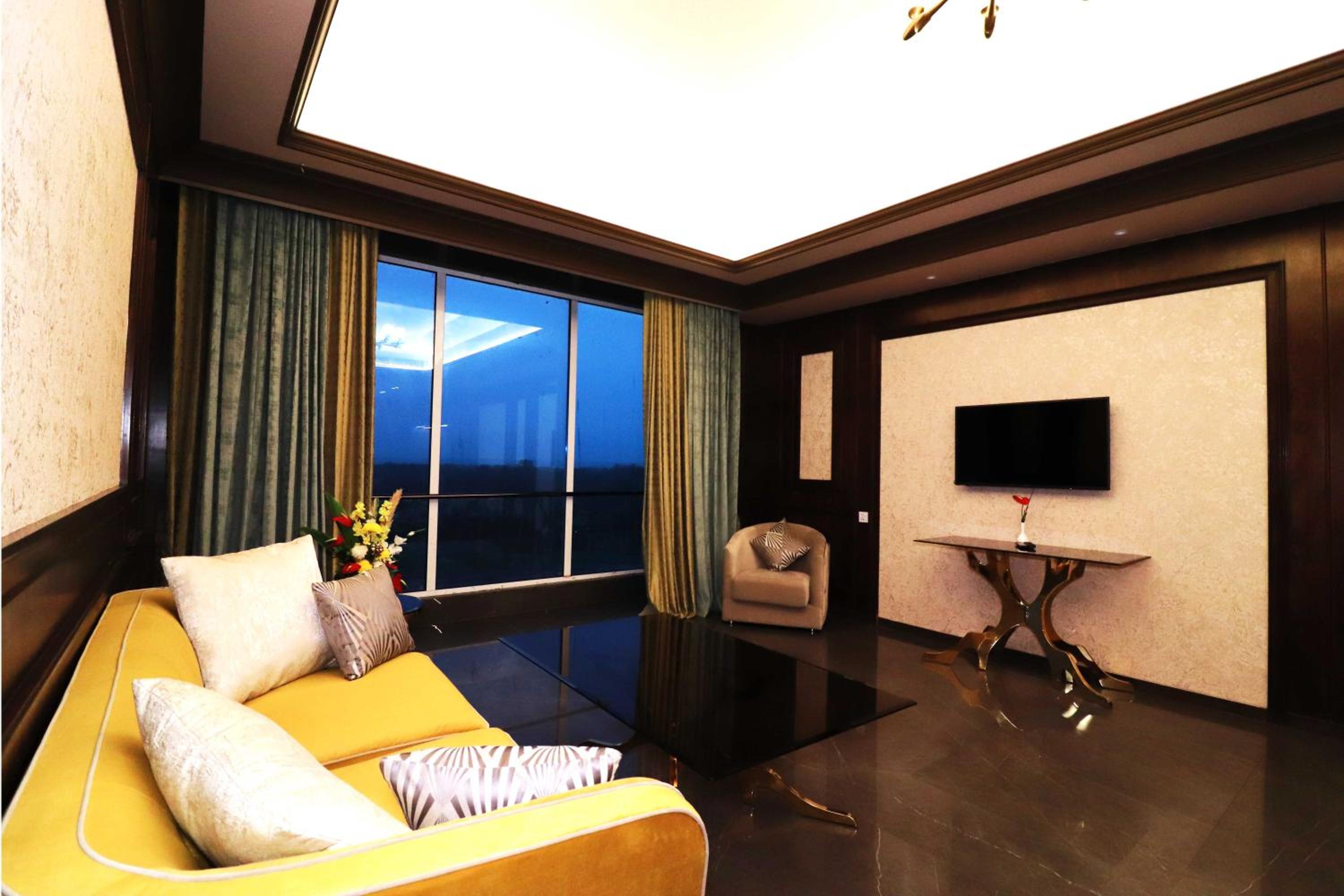 Suite - Photo 8