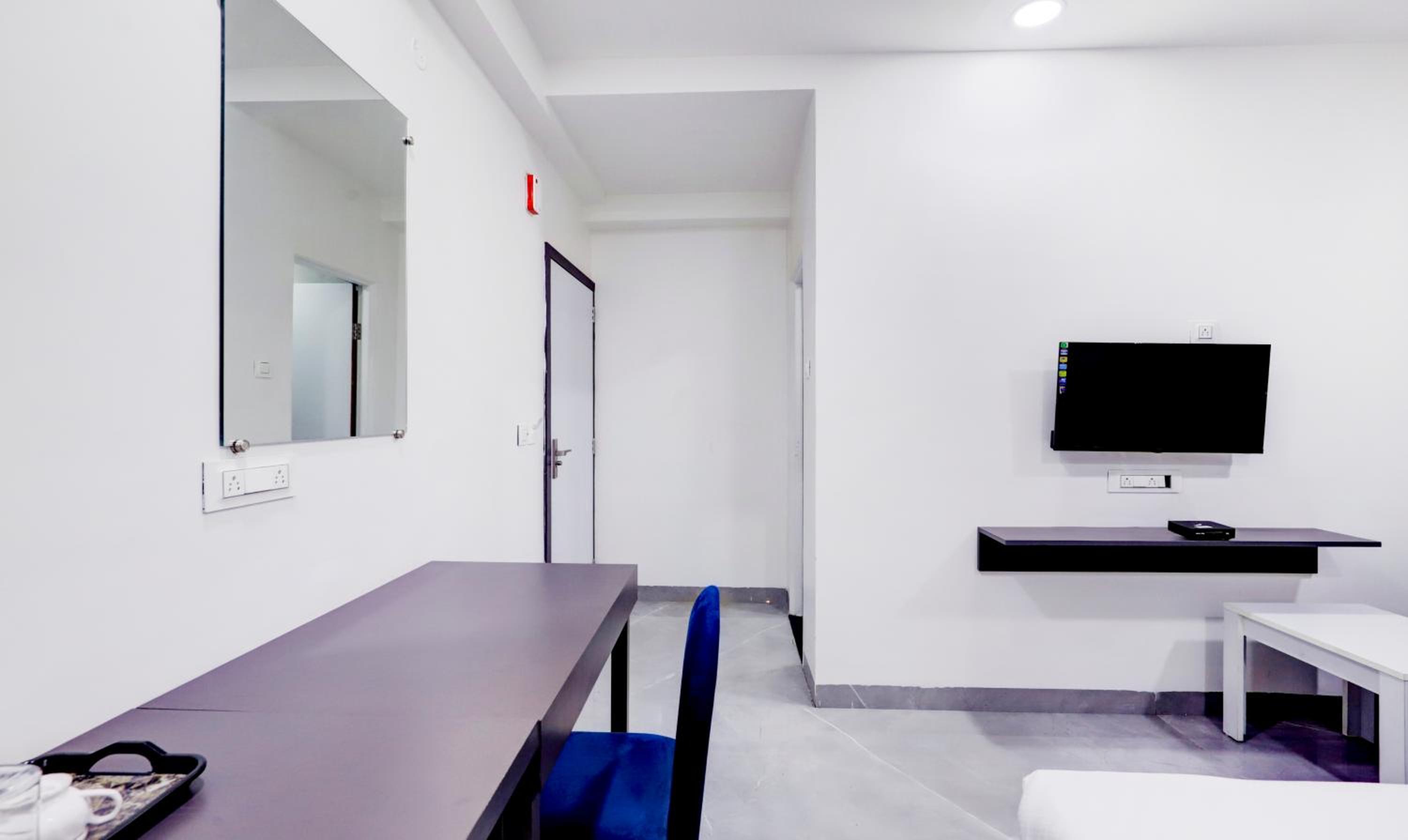 Standard Double Room - Photo 7