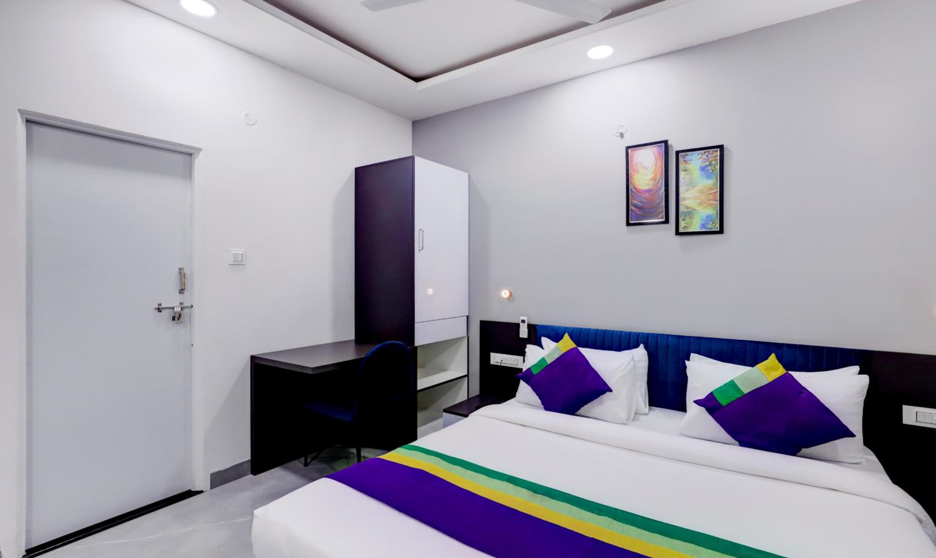 Standard Double Room - Photo 10